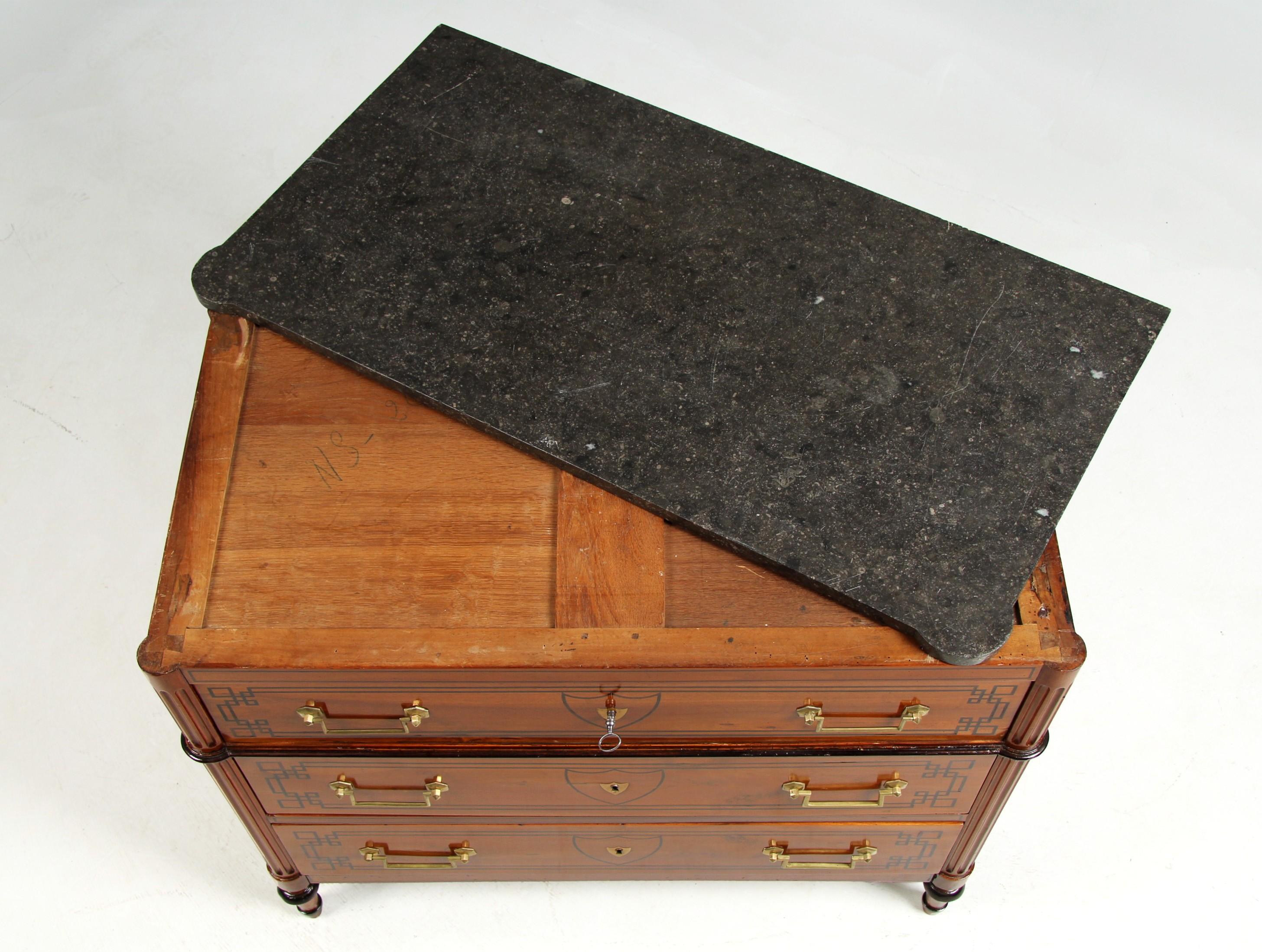 Commode Directoire de la fin du XVIIIe siècle avec compartiment secrétaire en vente 6