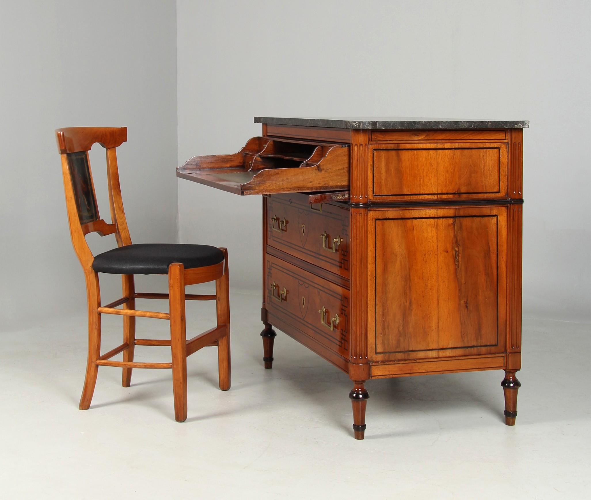 Commode Directoire de la fin du XVIIIe siècle avec compartiment secrétaire en vente 10