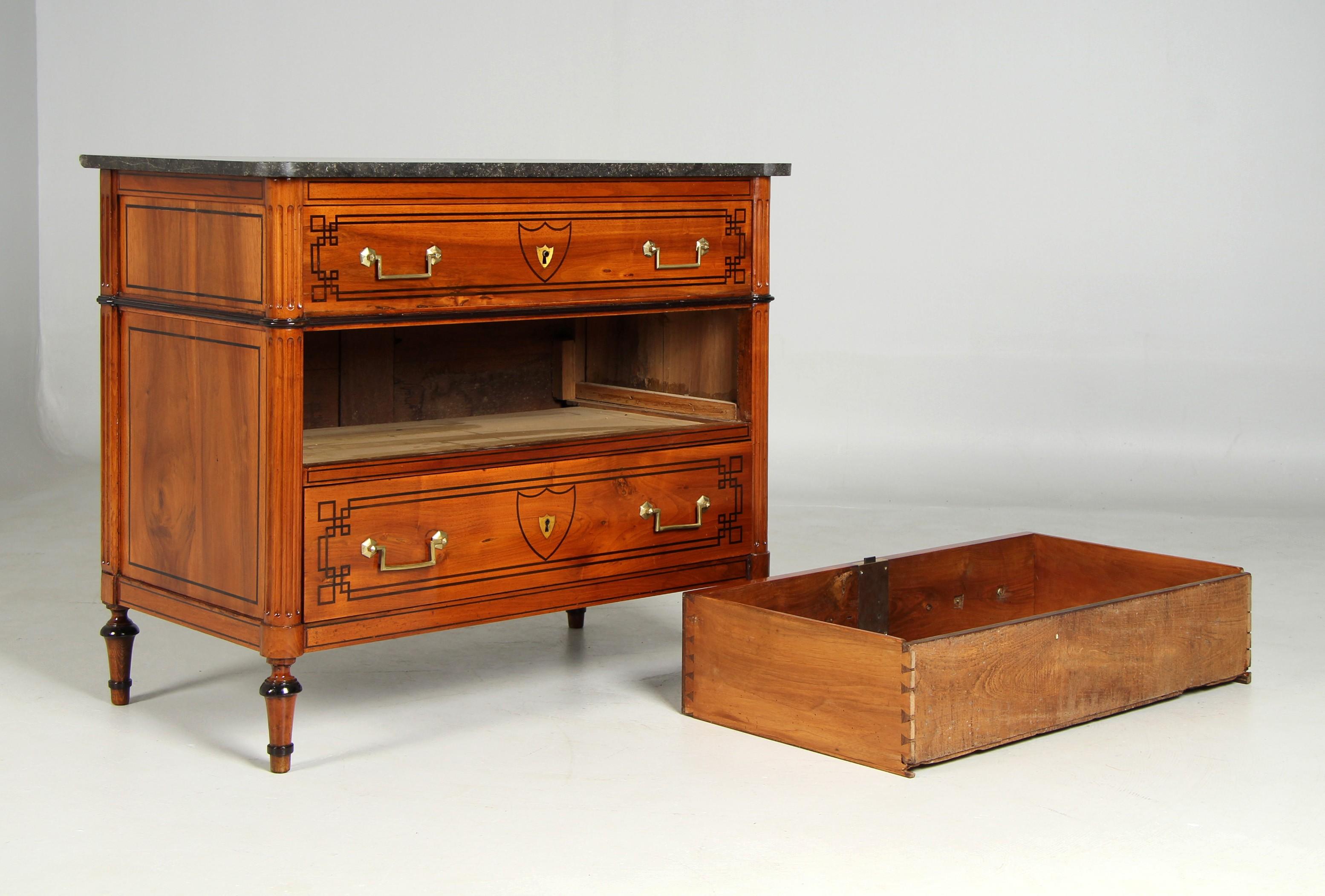Commode Directoire de la fin du XVIIIe siècle avec compartiment secrétaire en vente 11