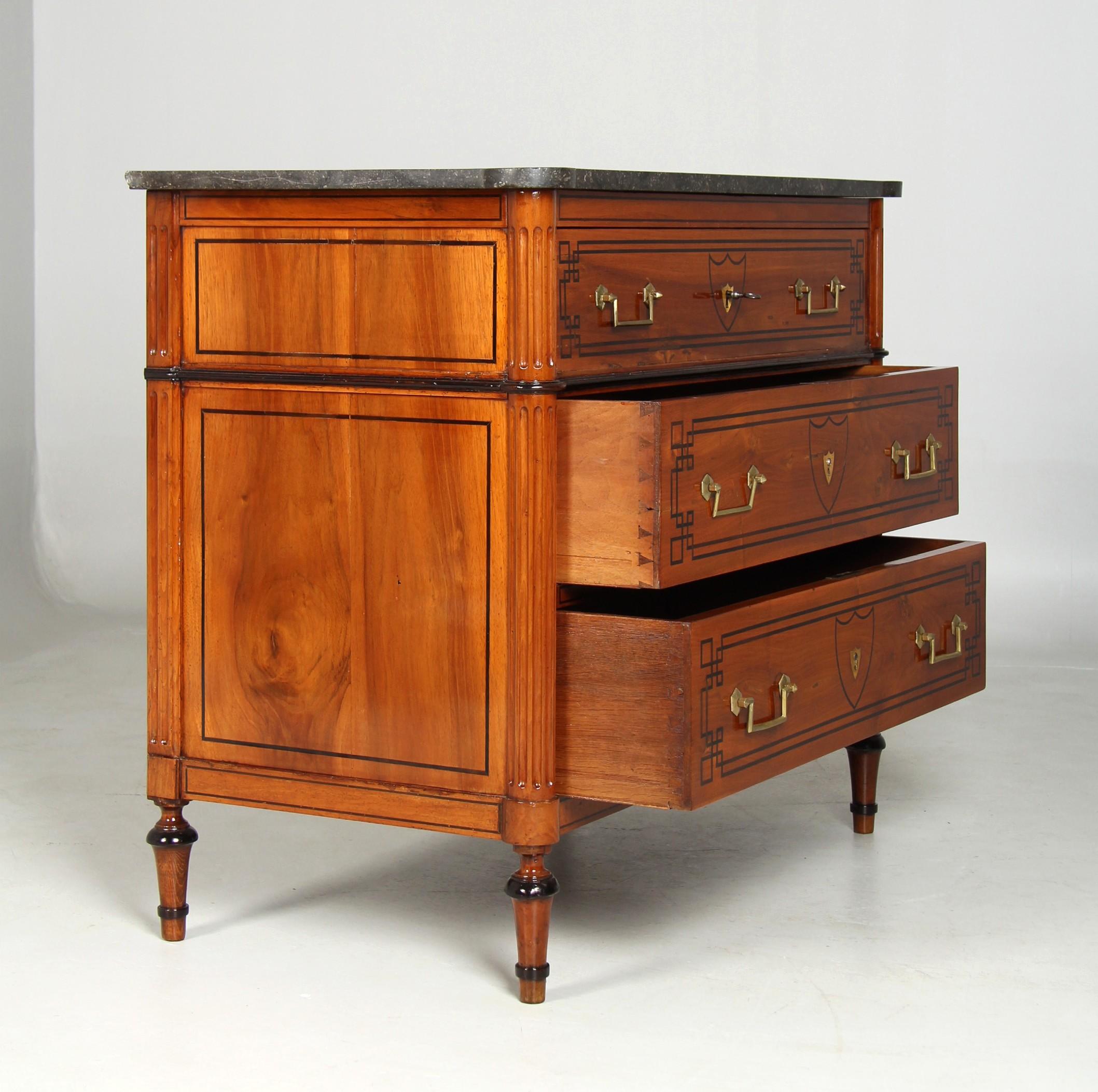 Commode Directoire de la fin du XVIIIe siècle avec compartiment secrétaire en vente 12