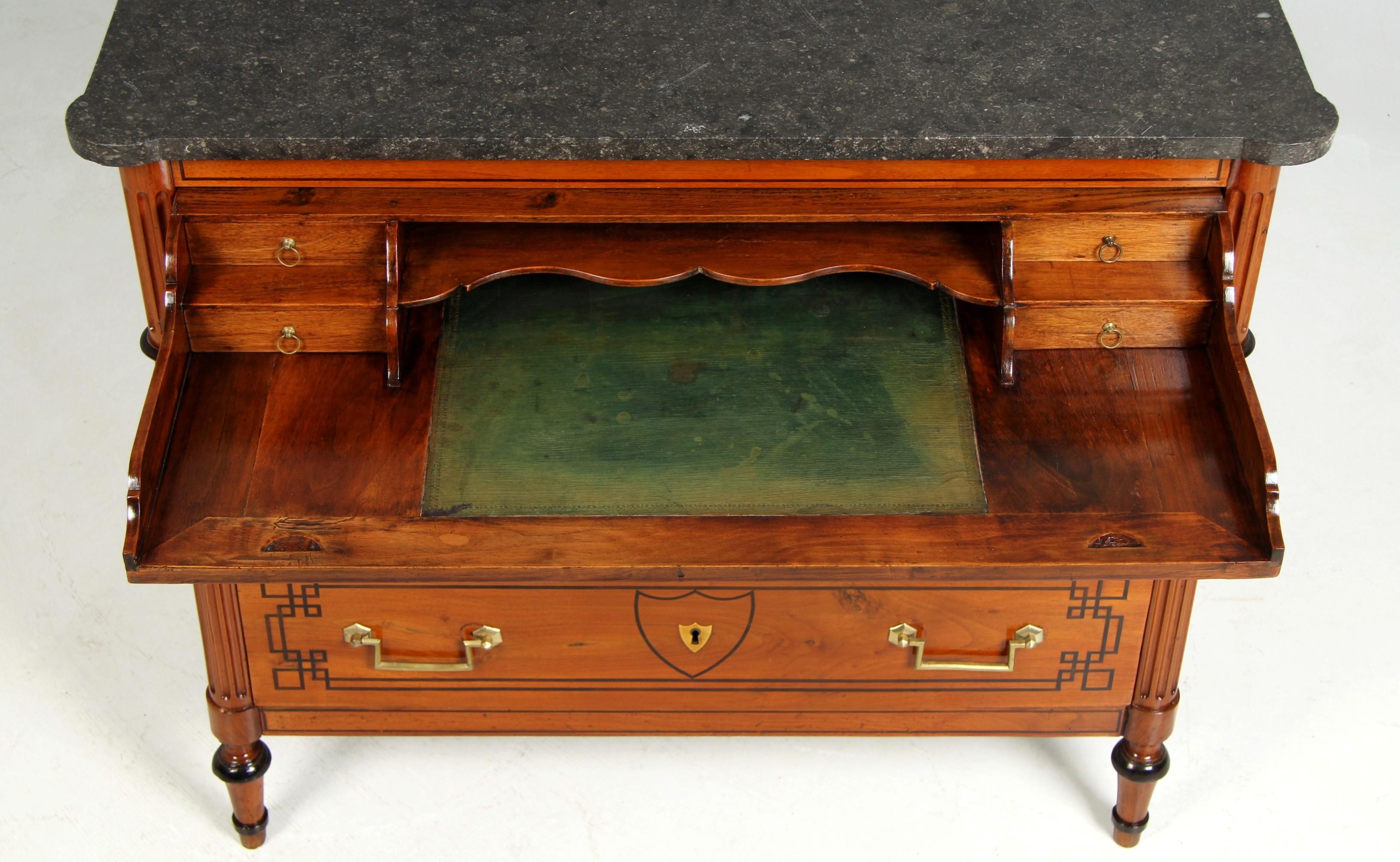 Commode Directoire de la fin du XVIIIe siècle avec compartiment secrétaire en vente 2