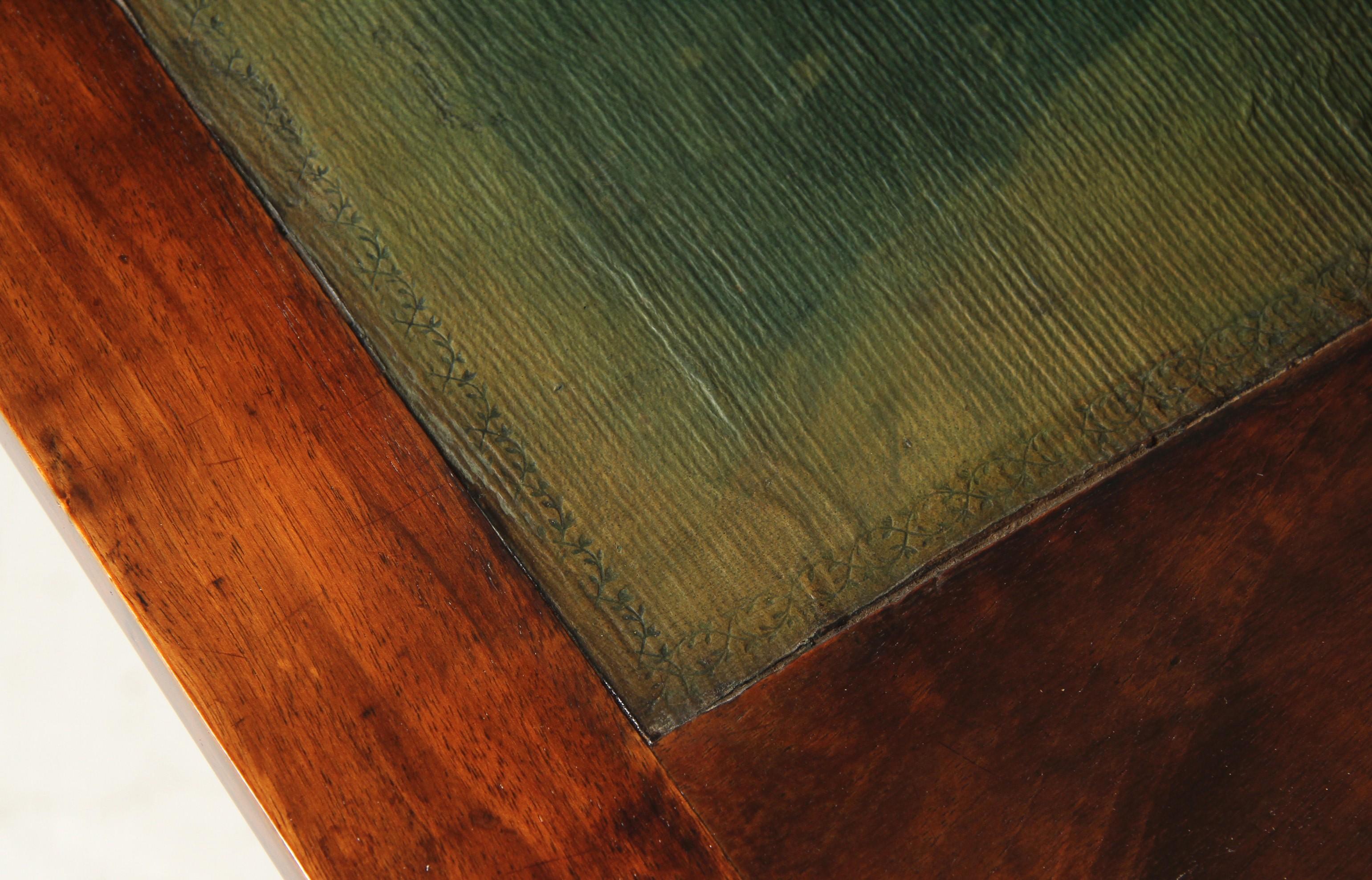 Commode Directoire de la fin du XVIIIe siècle avec compartiment secrétaire en vente 3