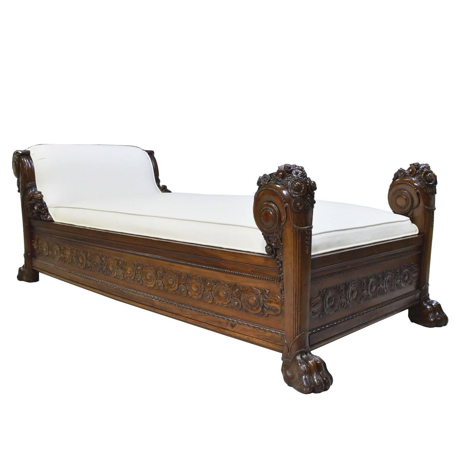 Late 18th Century French Directoire Daybed in Carved Mahogany with Upholstery 7