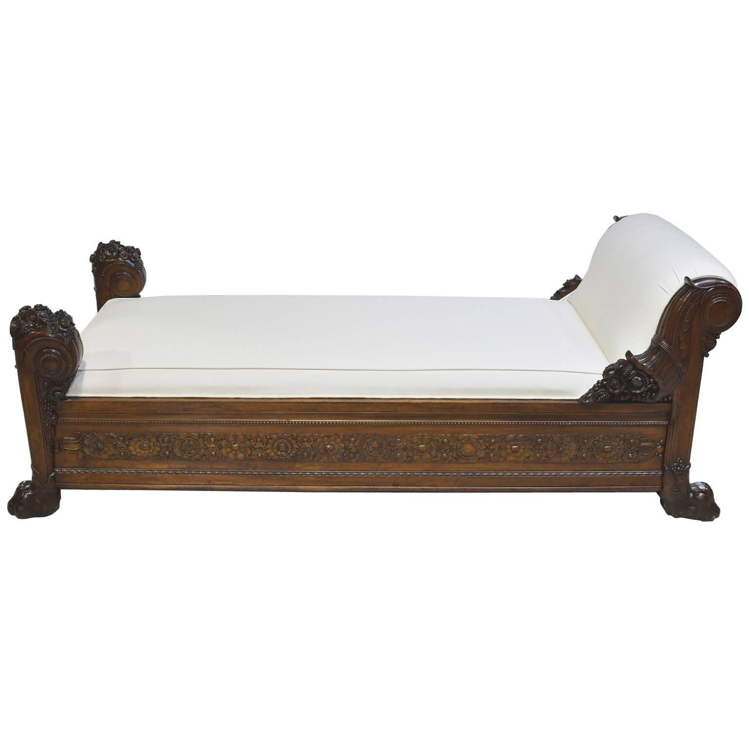 Französisches Directoire-Tagesbett aus geschnitztem Mahagoni mit Polsterung aus dem späten 18. Jahrhundert 10
