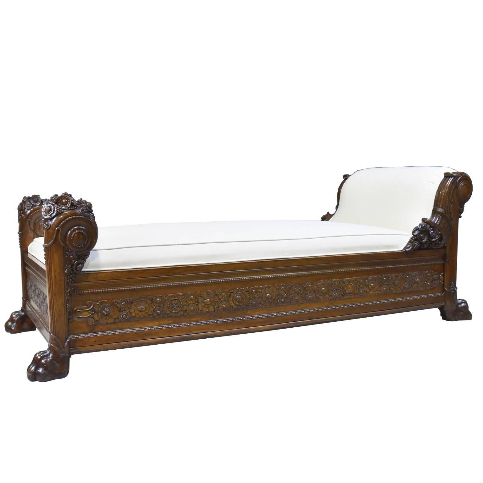 Hand-Carved Late 18th Century French Directoire Daybed in Carved Mahogany with Upholstery