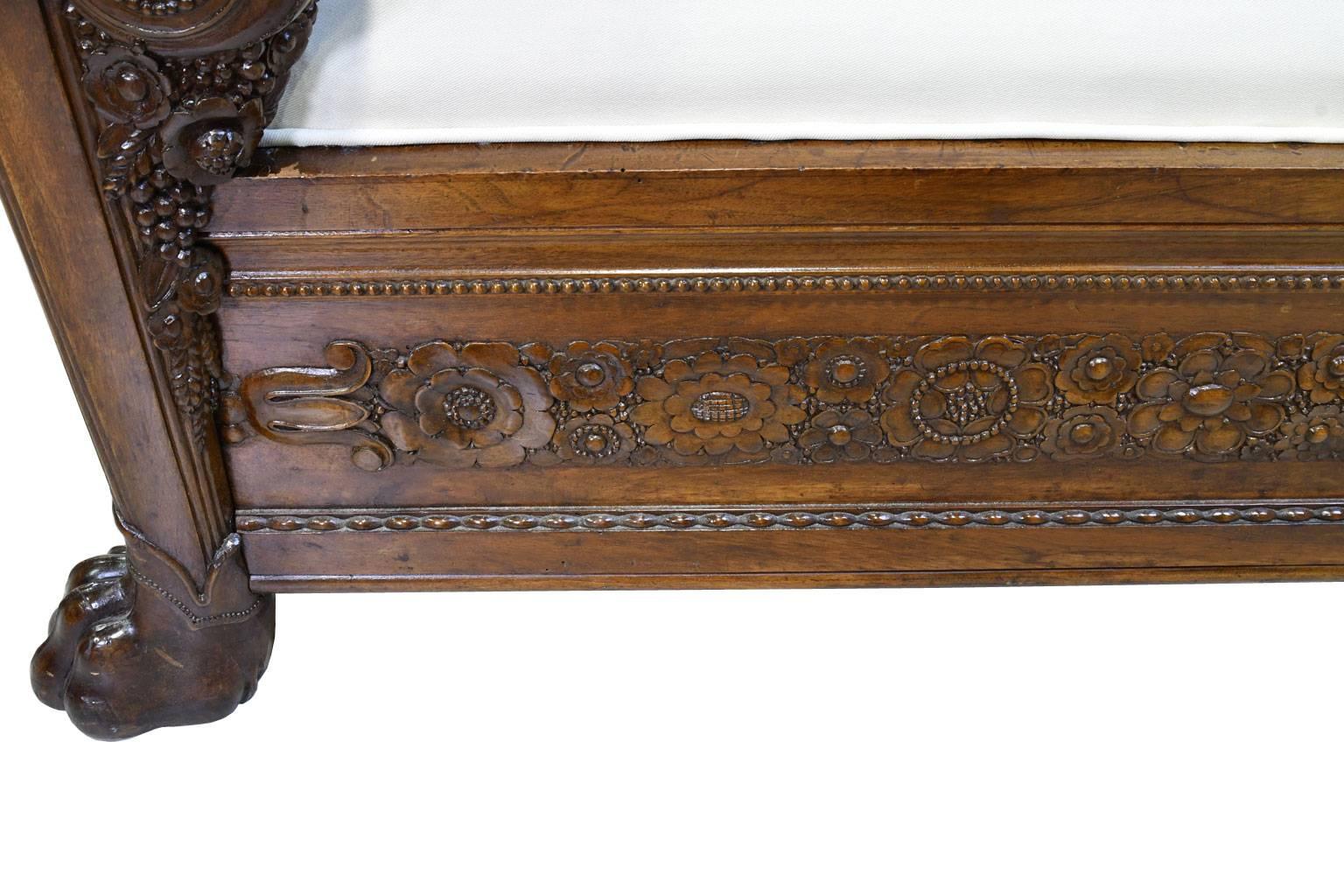 Französisches Directoire-Tagesbett aus geschnitztem Mahagoni mit Polsterung aus dem späten 18. Jahrhundert 3