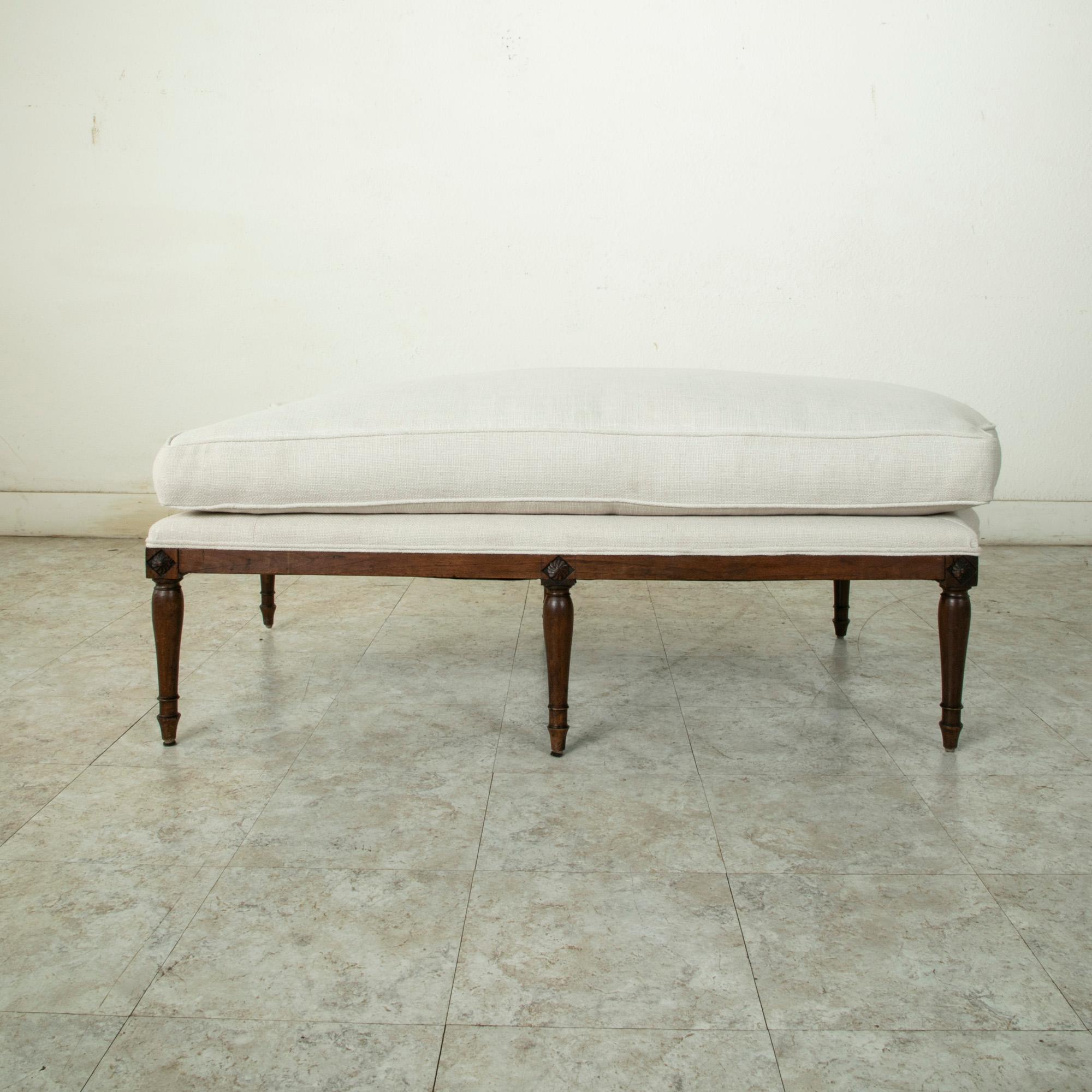 Late 18th Century French Directoire Period Hand Carved Walnut Chaise Longue For Sale 12