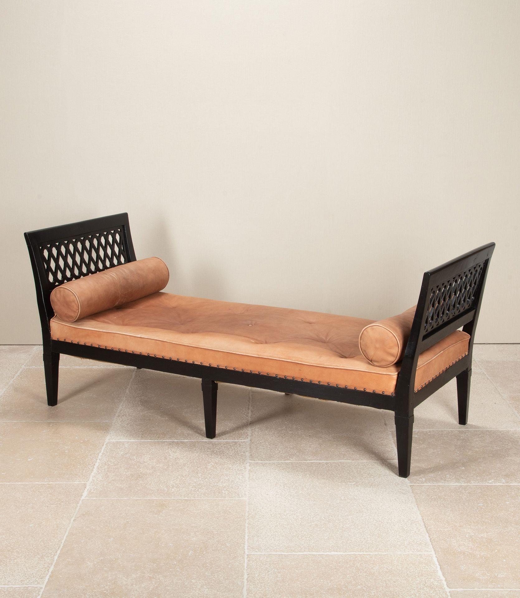 Mid-Century Modern Late 18th Century French Ebonised Daybed For Sale