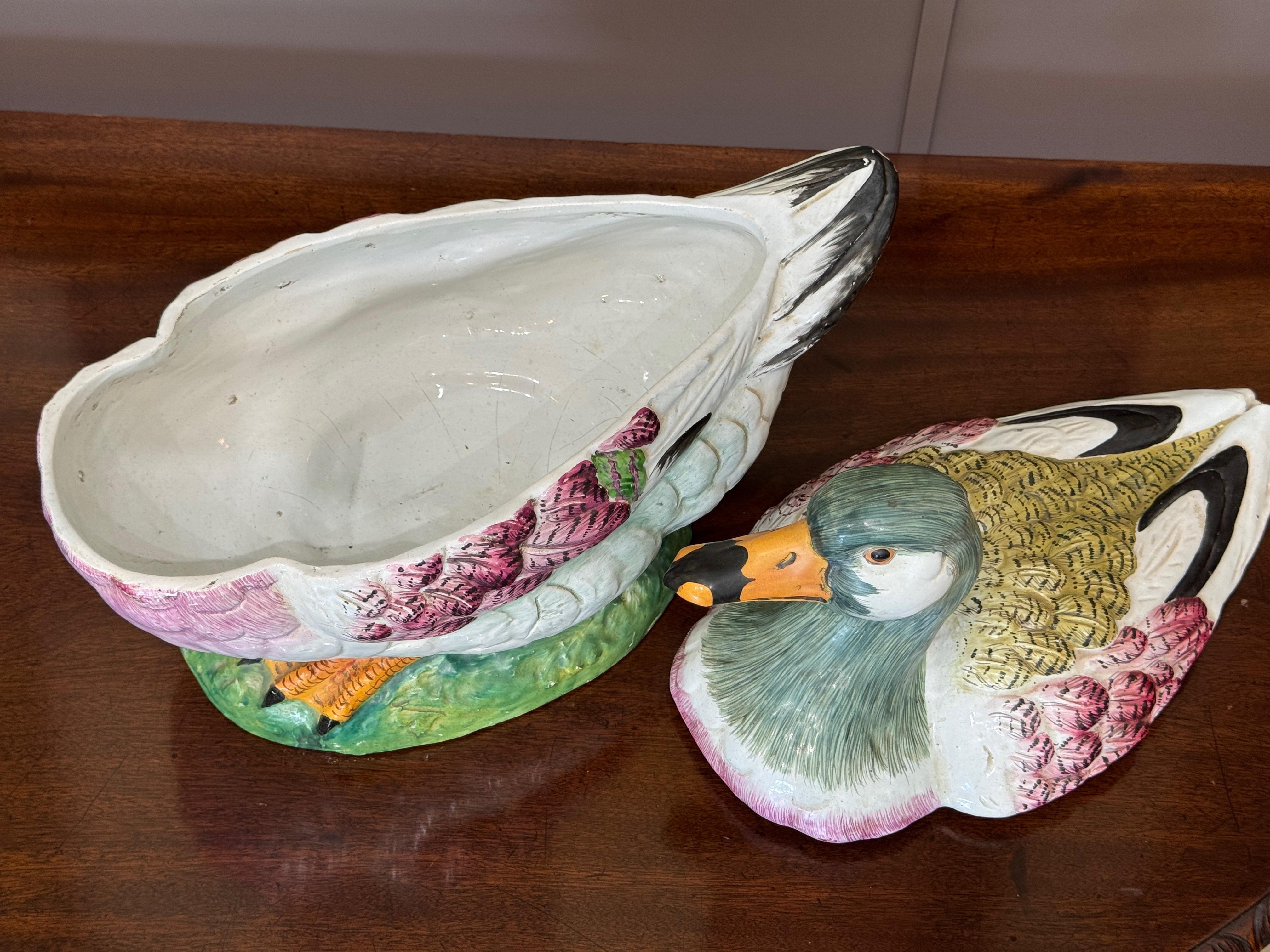Soupière à canard en céramique émaillée française de la fin du XVIIIe siècle en vente 2
