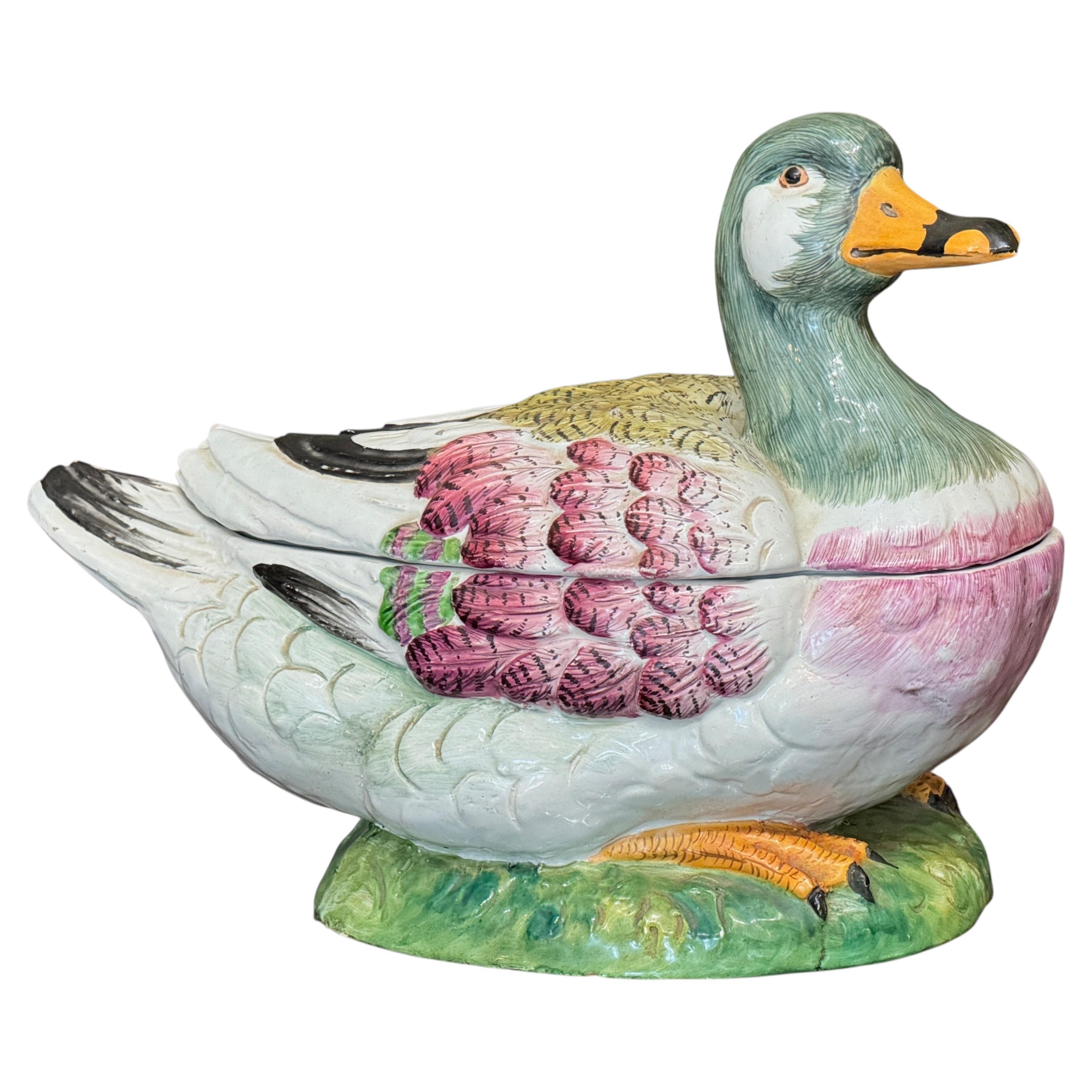 Soupière à canard en céramique émaillée française de la fin du XVIIIe siècle