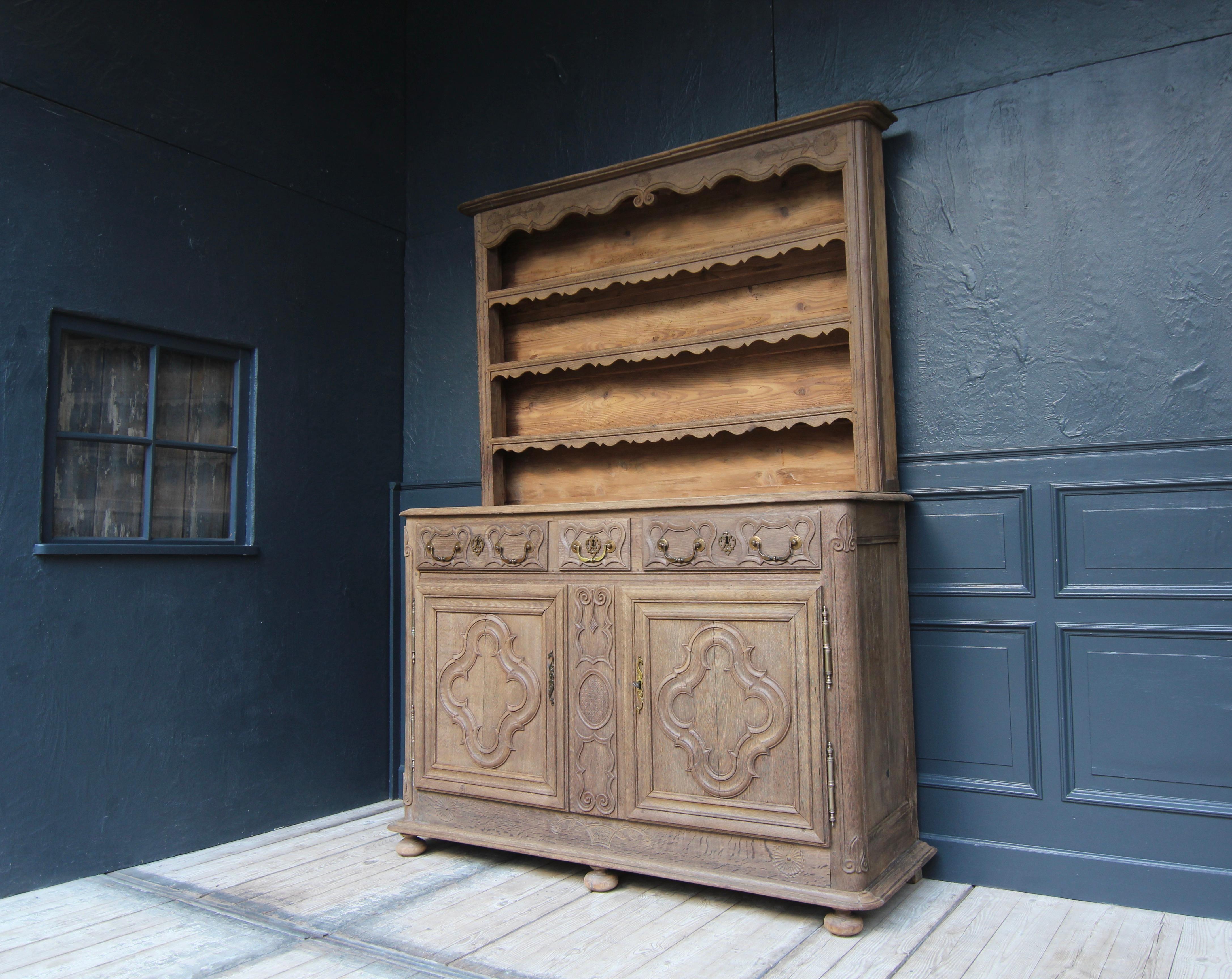 French Provincial Late 18th Century French Lorraine Vaisselier Buffet Cabinet Made of Oak