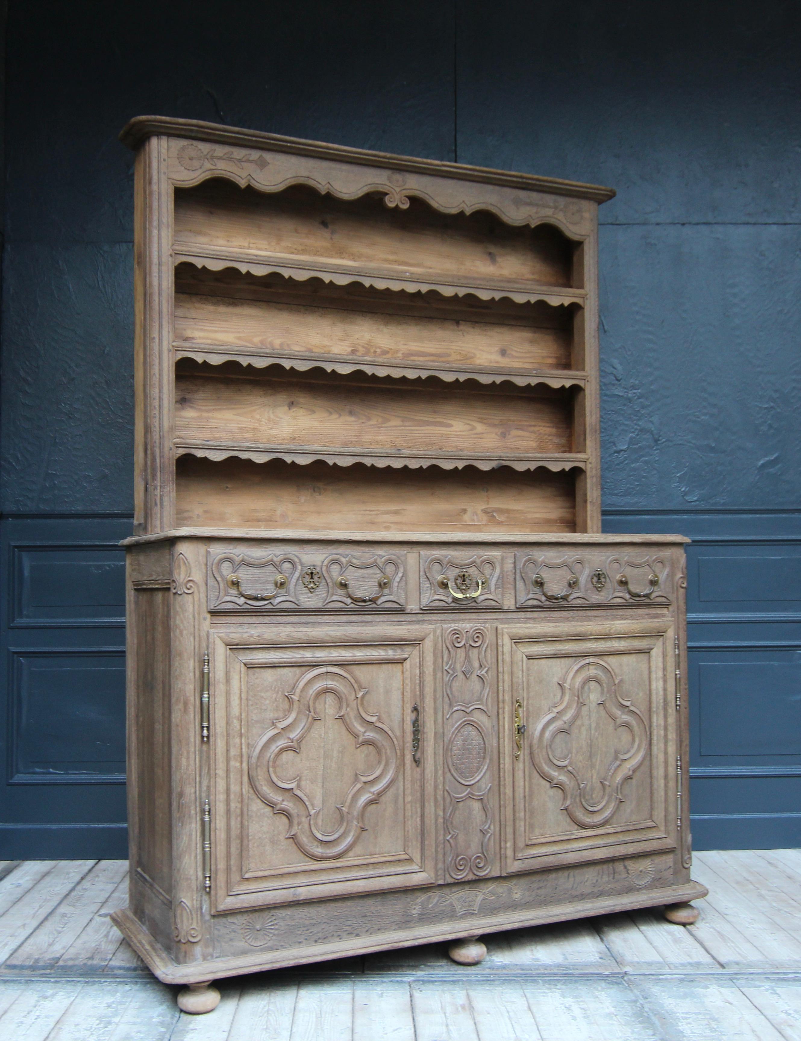 Late 18th Century French Lorraine Vaisselier Buffet Cabinet Made of Oak In Good Condition In Dusseldorf, DE