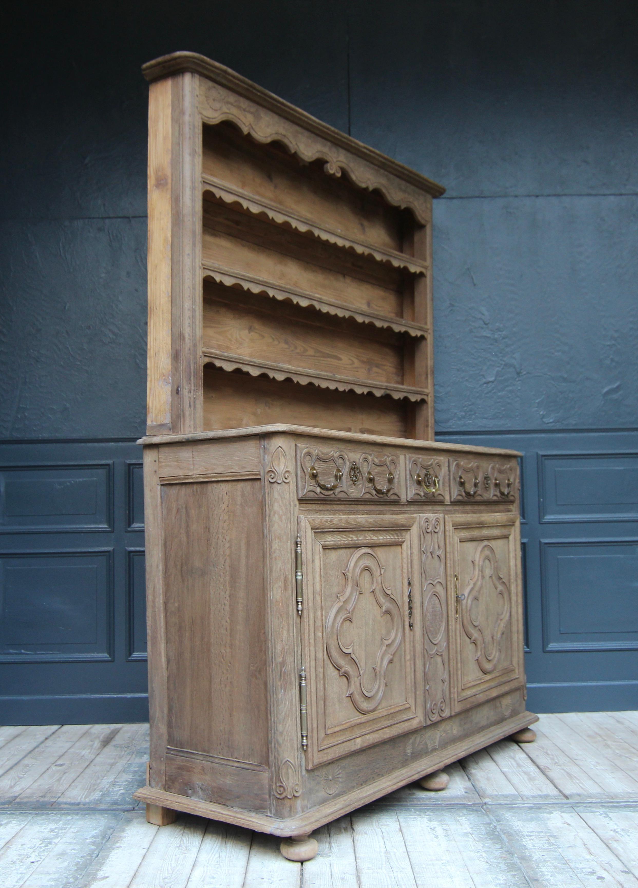 Late 18th Century French Lorraine Vaisselier Buffet Cabinet Made of Oak 1