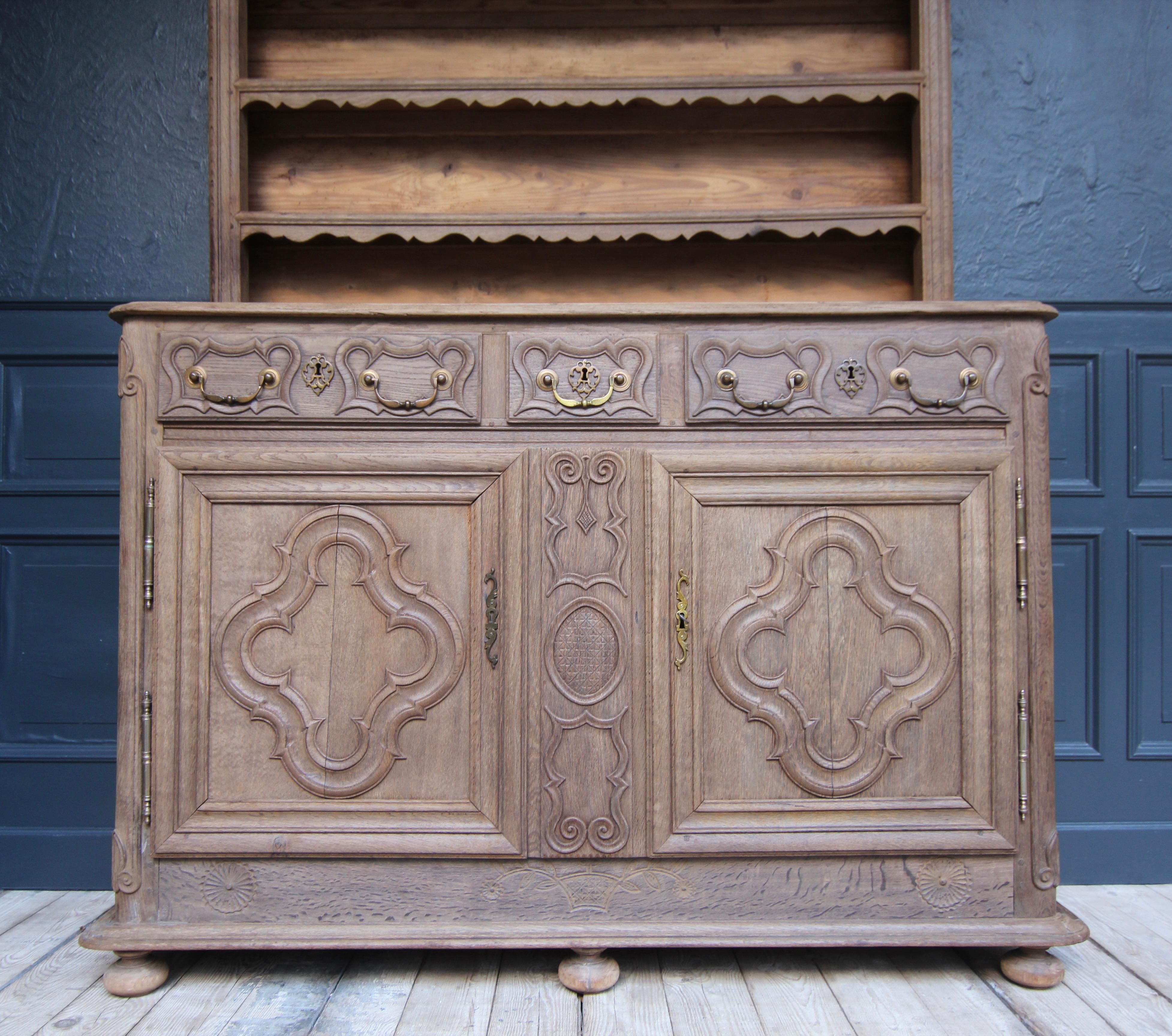 Late 18th Century French Lorraine Vaisselier Buffet Cabinet Made of Oak 3