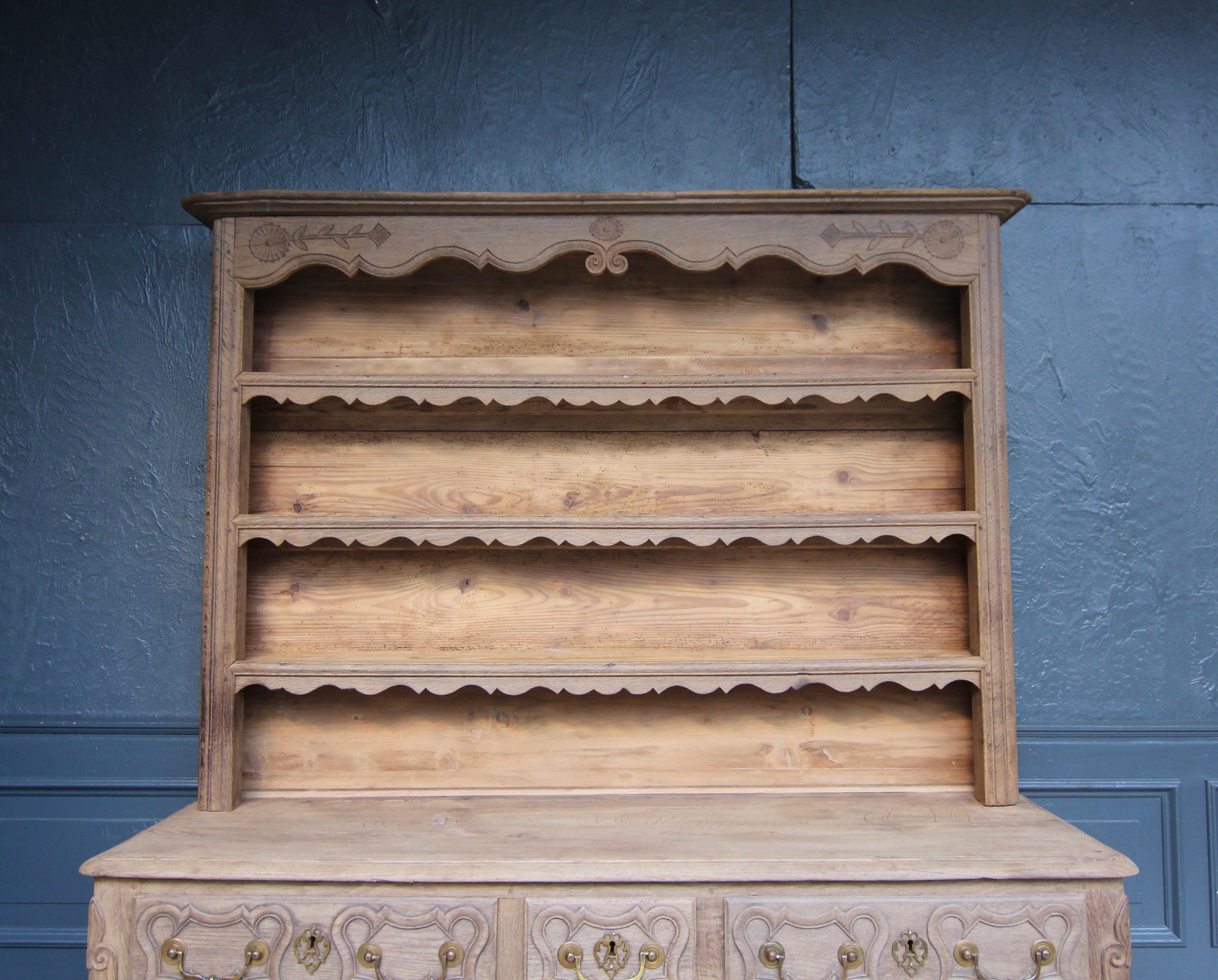 Late 18th Century French Lorraine Vaisselier Buffet Cabinet Made of Oak 4