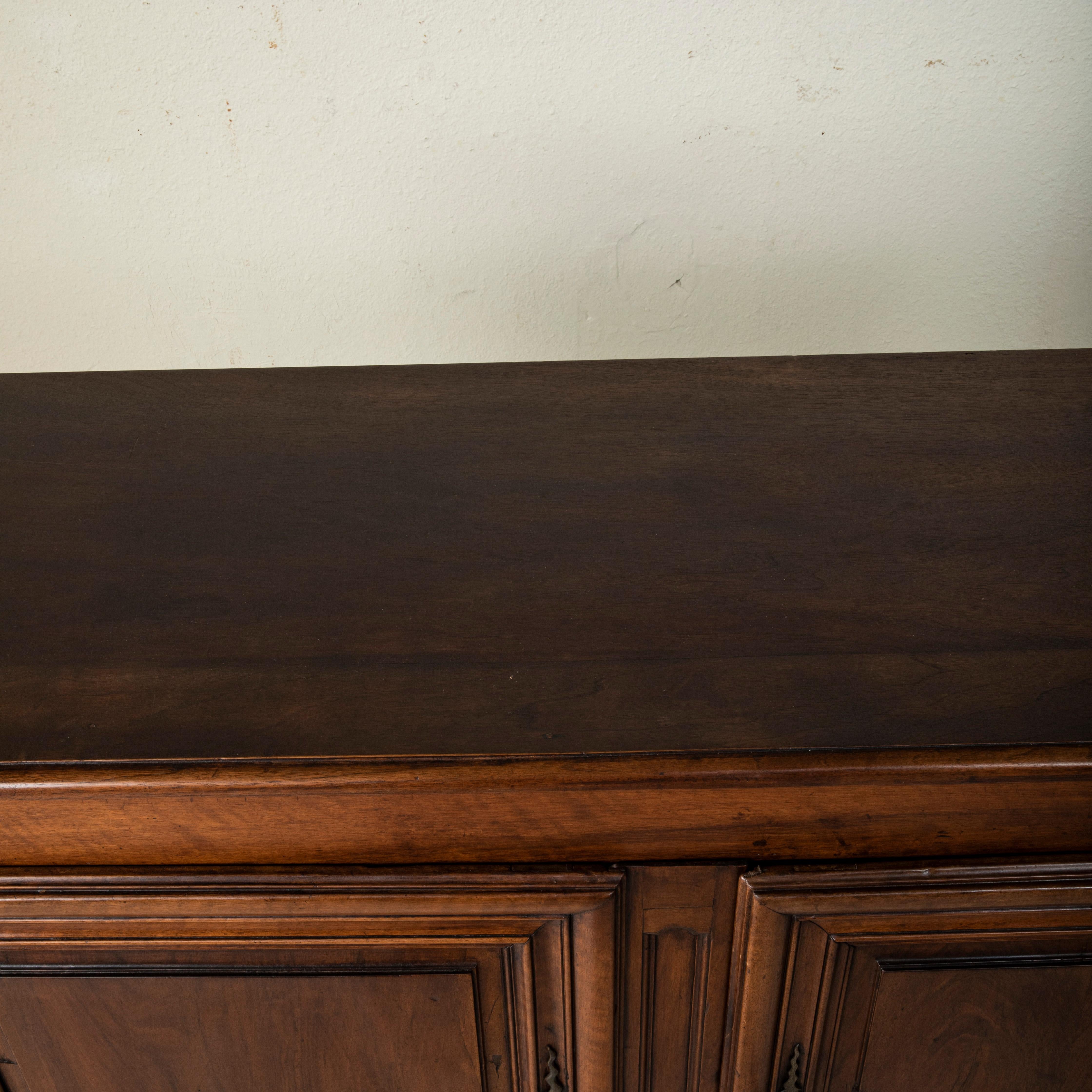 Late 18th Century French Louis XIV Style Walnut Buffet, Sideboard 9