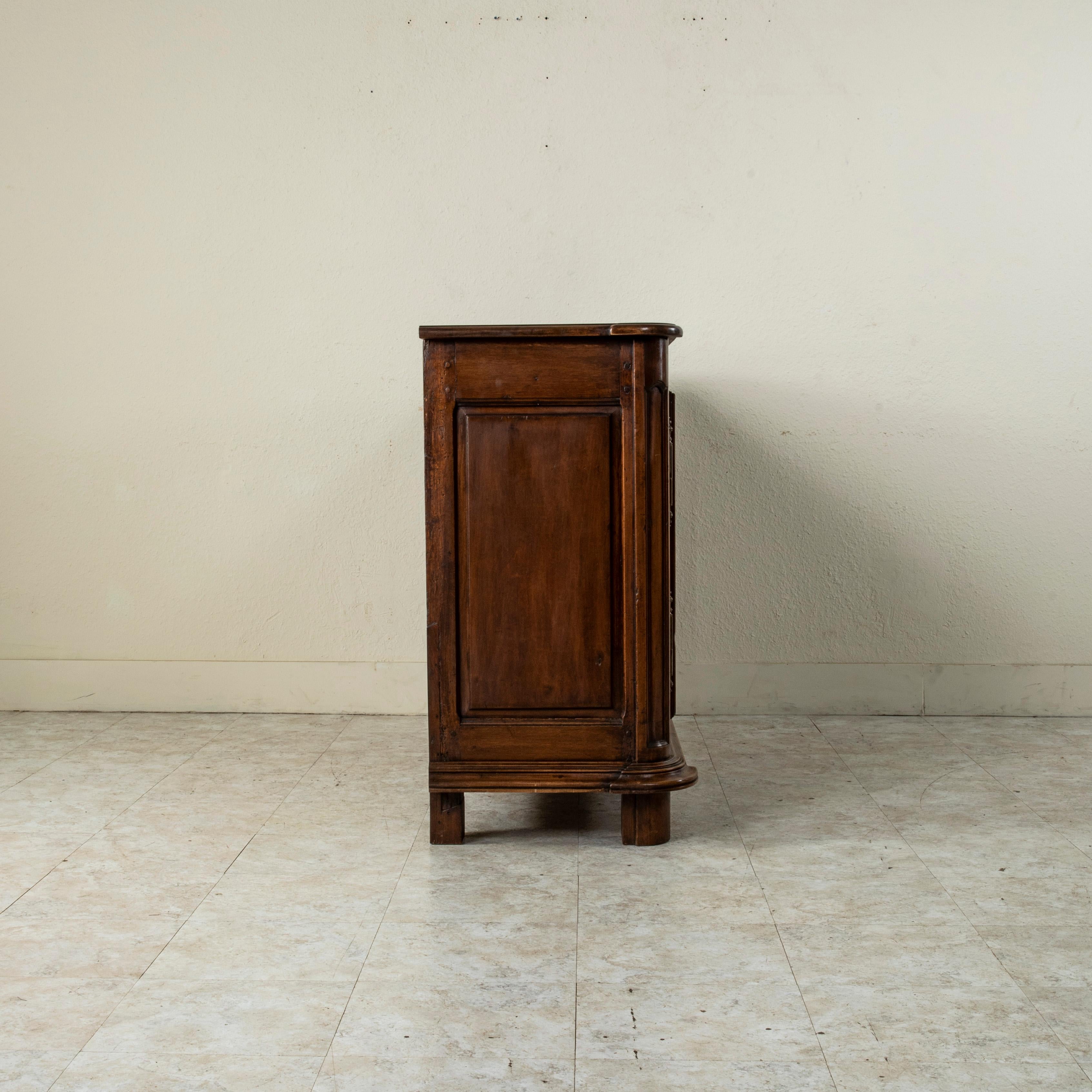 Late 18th Century French Louis XIV Style Walnut Buffet, Sideboard 1