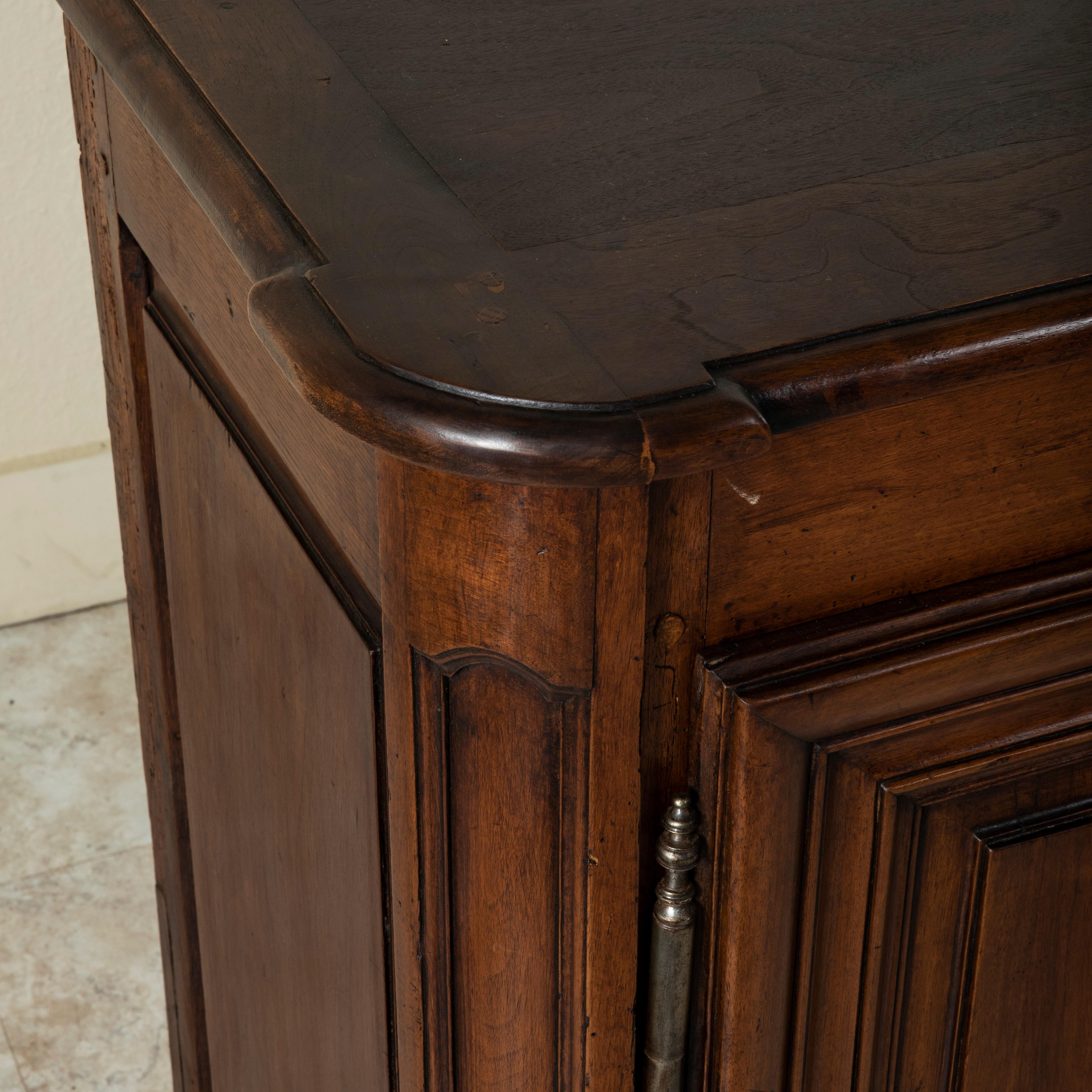 Late 18th Century French Louis XIV Style Walnut Buffet, Sideboard 5