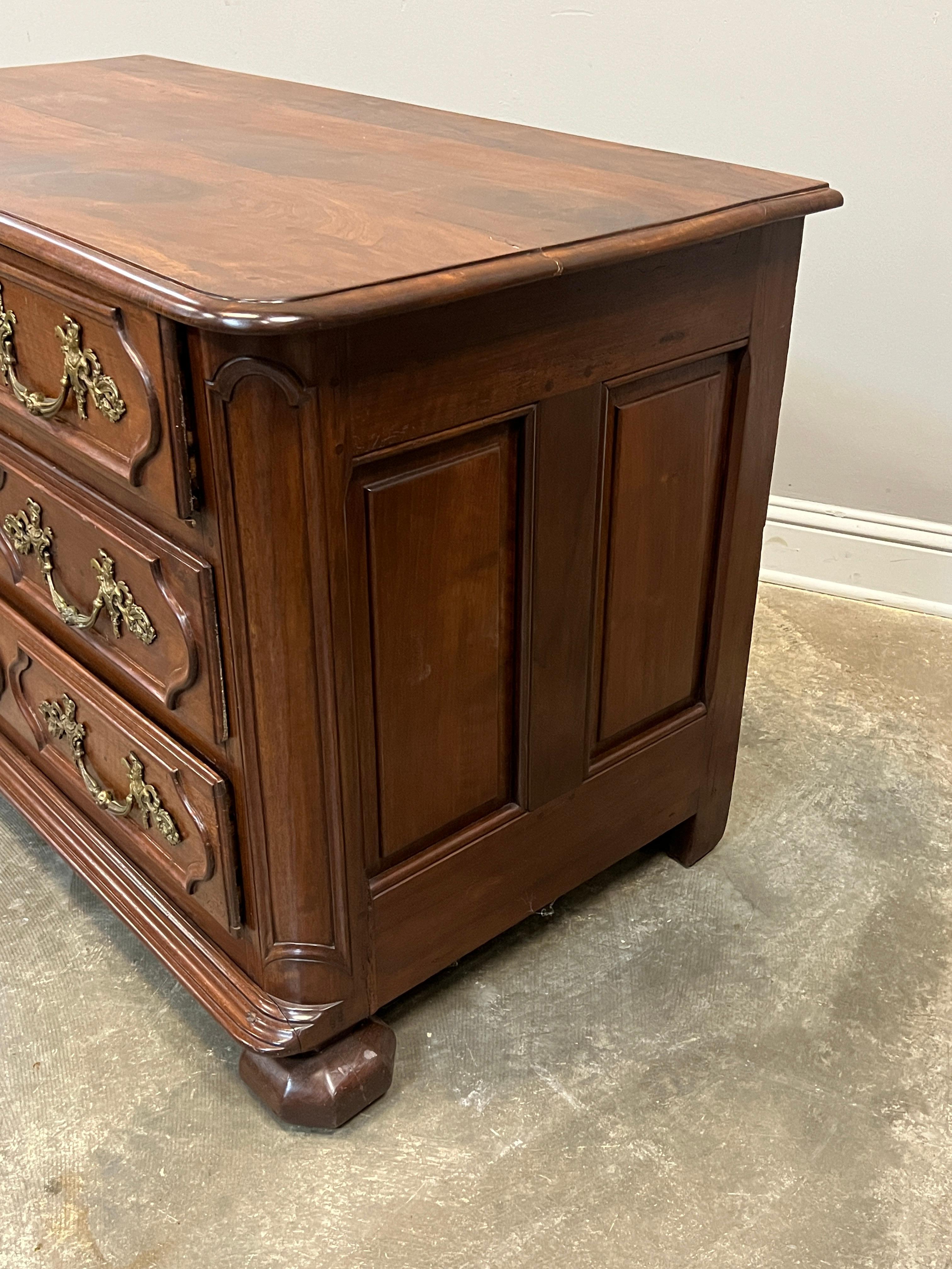 Late 18th Century French Louis XIV Transition Commode in Walnut For Sale 1