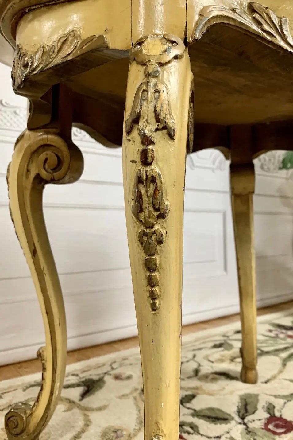 Tour du monde de la fin du XVIIIe siècle Table à plateau de style Louis XV rococo Bon état - En vente à Middletown, MD