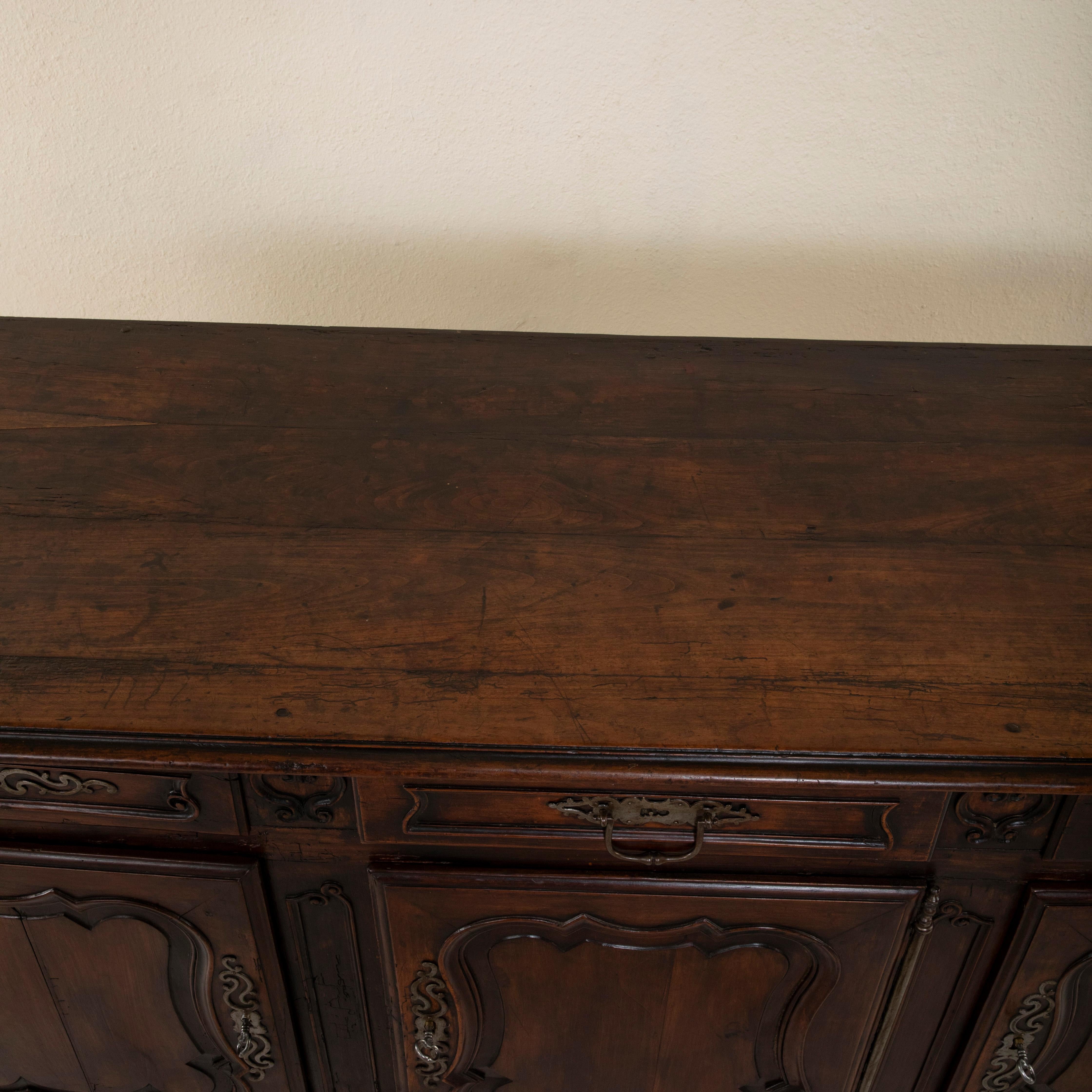 Late 18th Century French Louis XV Style Hand Carved Oak Enfilade or Sideboard For Sale 12