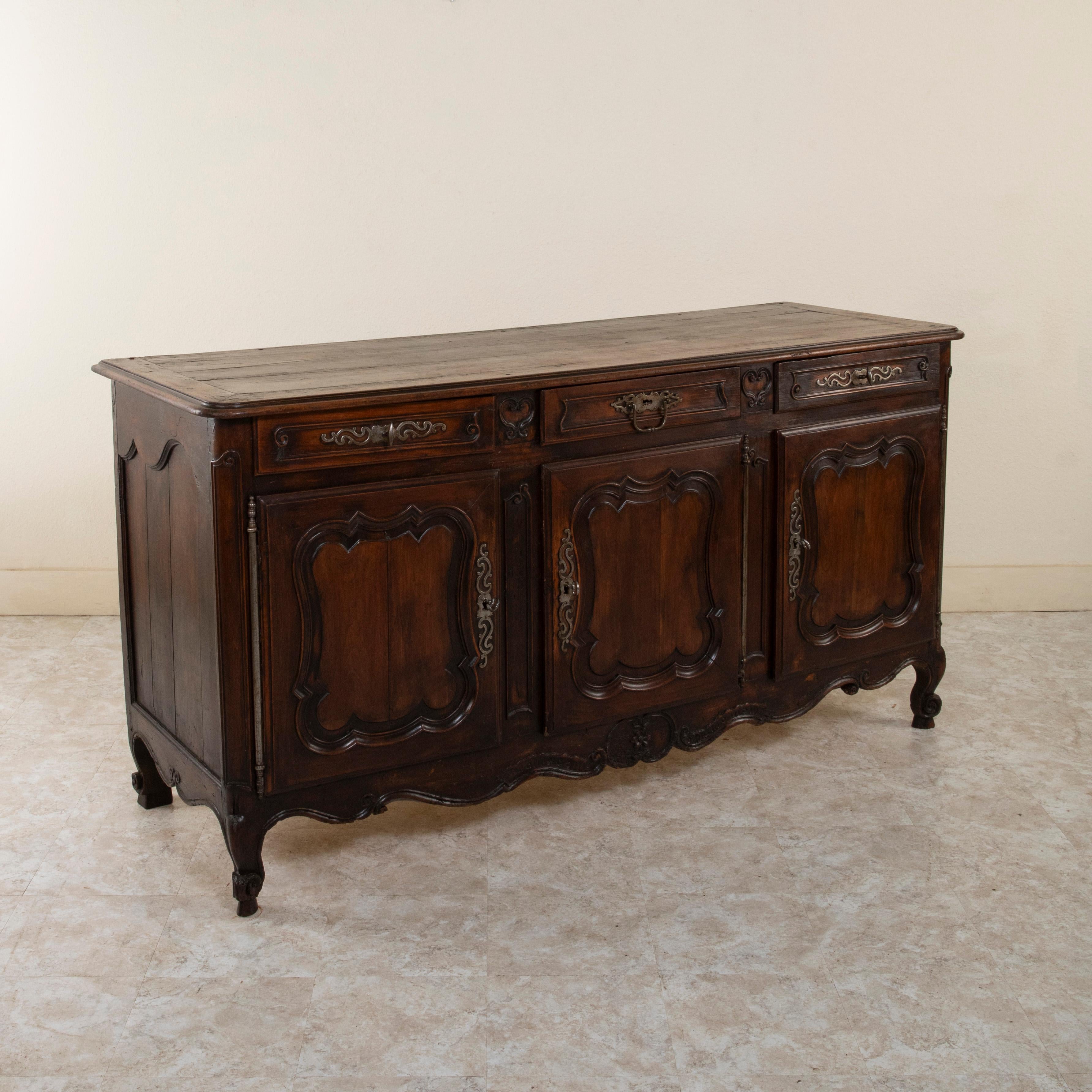 Hand-Carved Late 18th Century French Louis XV Style Hand Carved Oak Enfilade or Sideboard For Sale