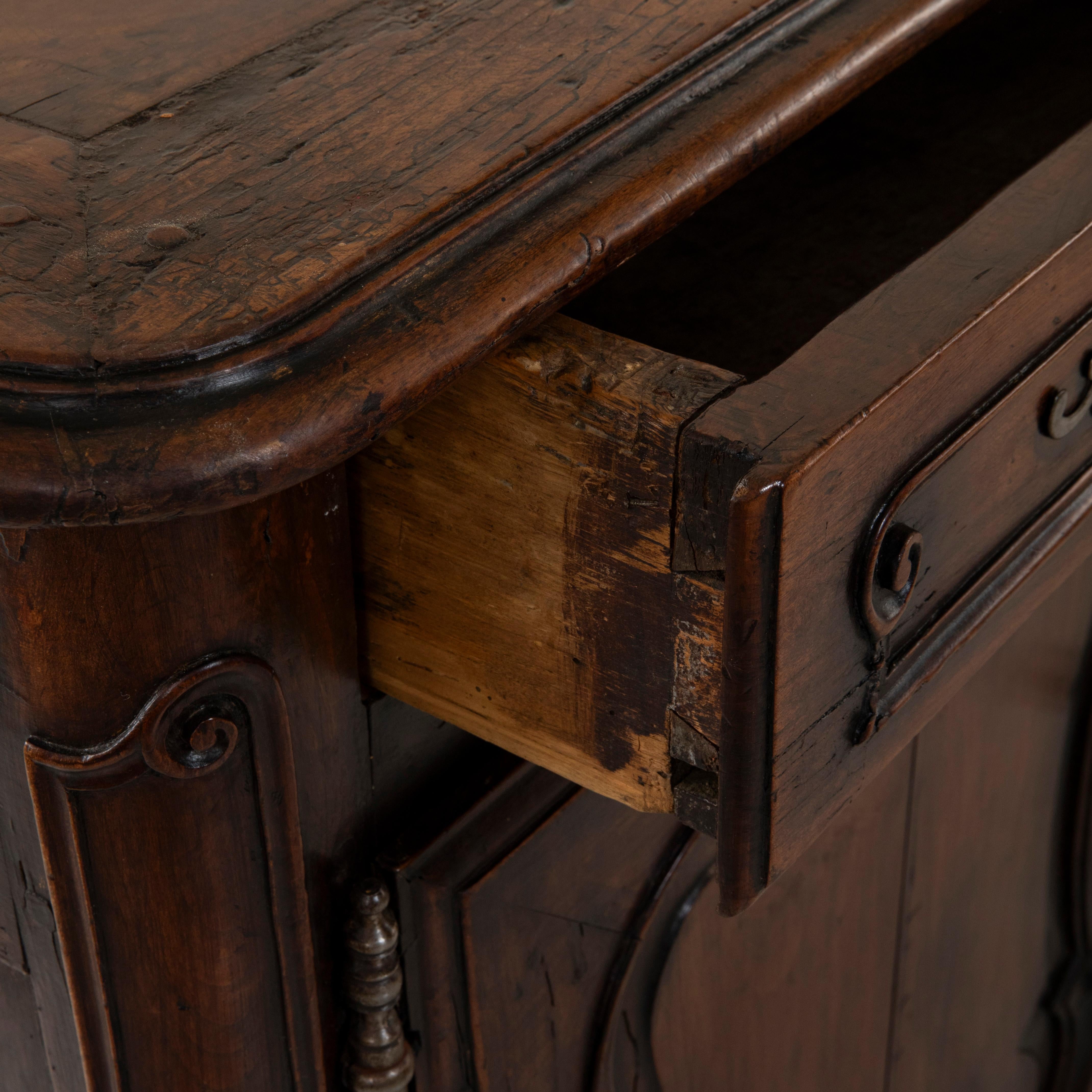 Late 18th Century French Louis XV Style Hand Carved Oak Enfilade or Sideboard For Sale 3