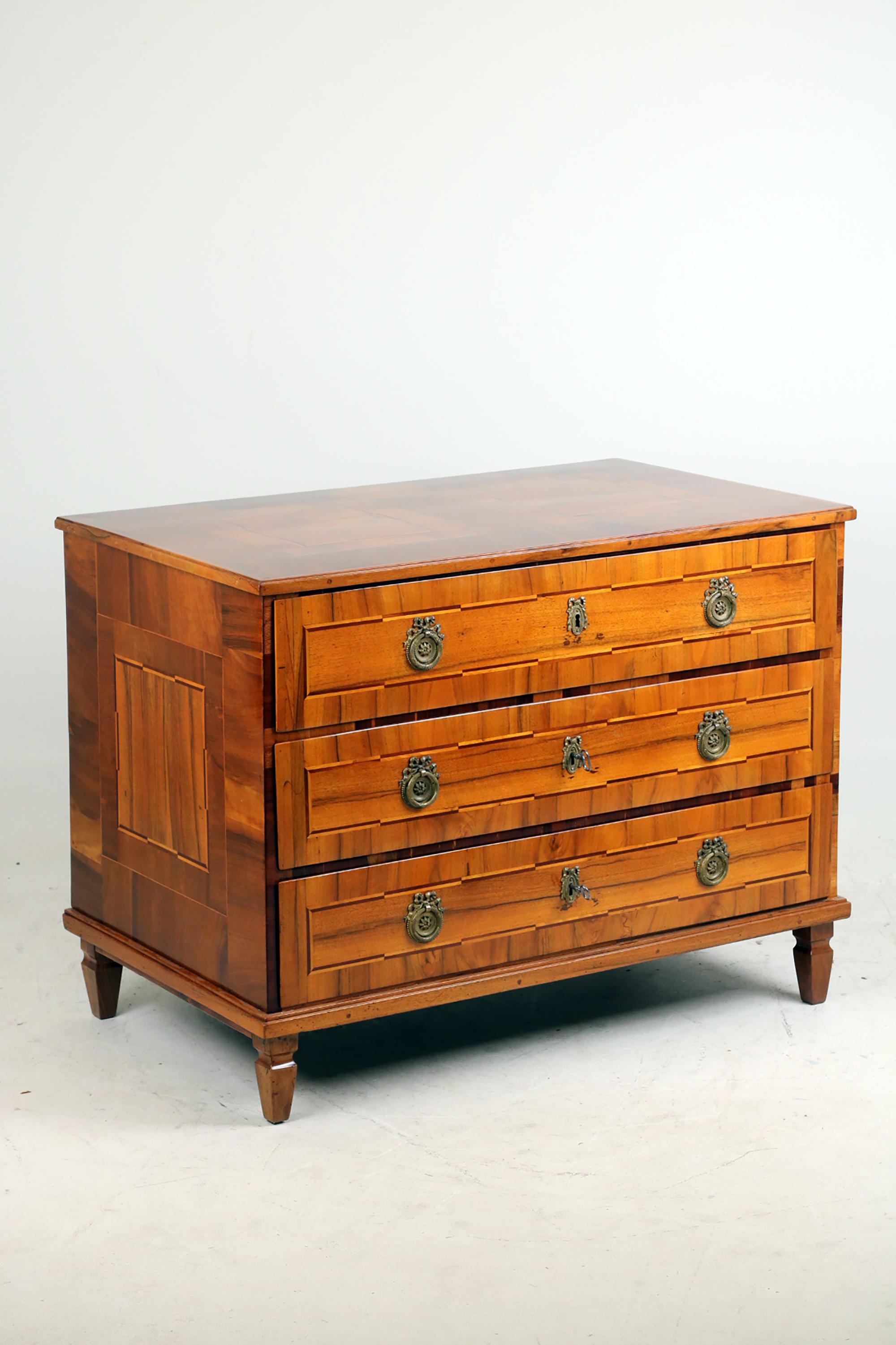 Louis Seize Commode 1790, Germany

Chest of drawers veneered in walnut, top panel fielded in 2 compartments, with beautiful bandwork also on the drawers, side walls inlaid with a large field, 3 drawers with box locks, 3 keys, fittings. The body