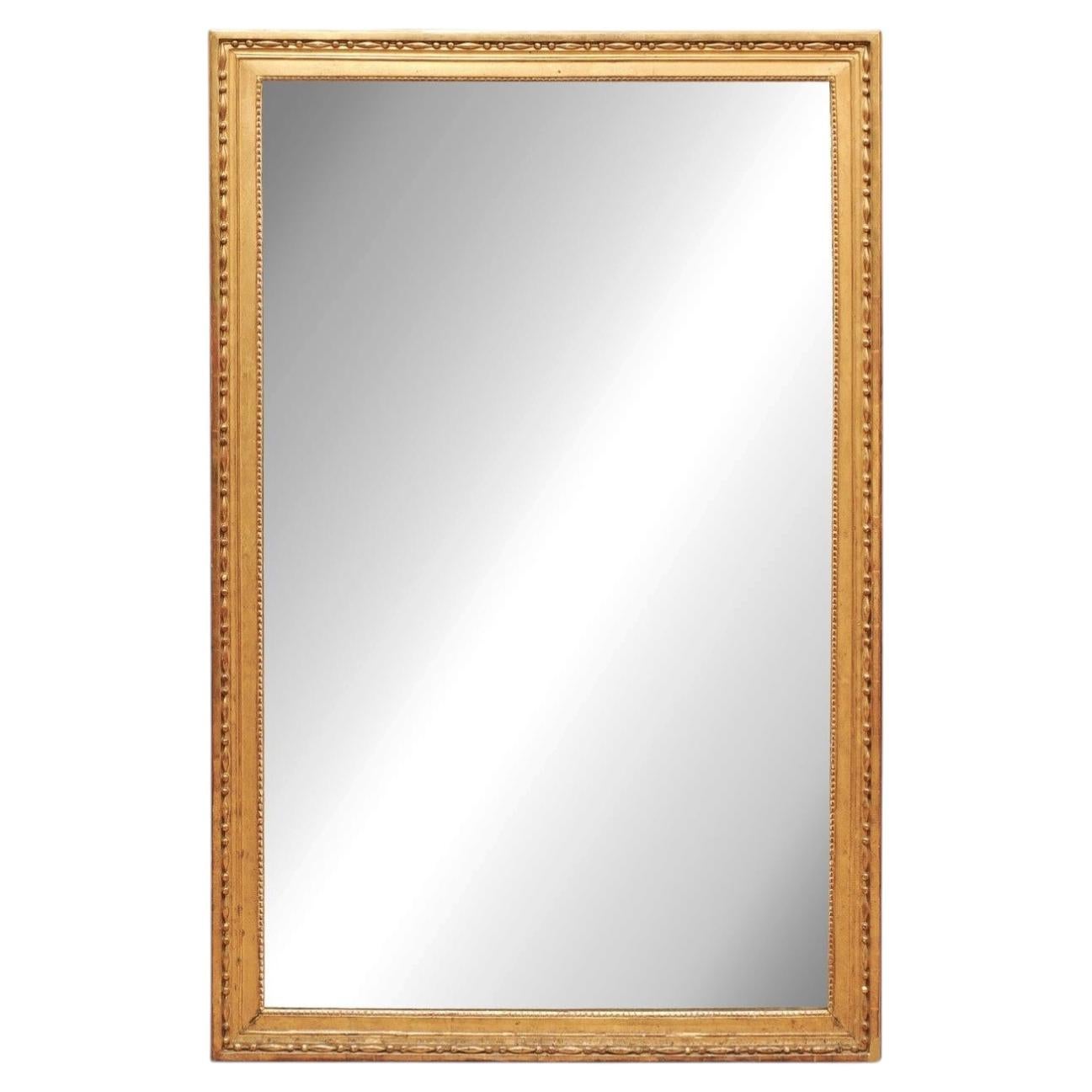 Miroir français de style Louis XVI en bois doré, fin du XVIIIe siècle, vers 1790