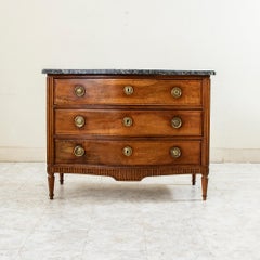 Coffre à arc en noyer sculpté à la main, époque Louis XVI, fin du 18e siècle