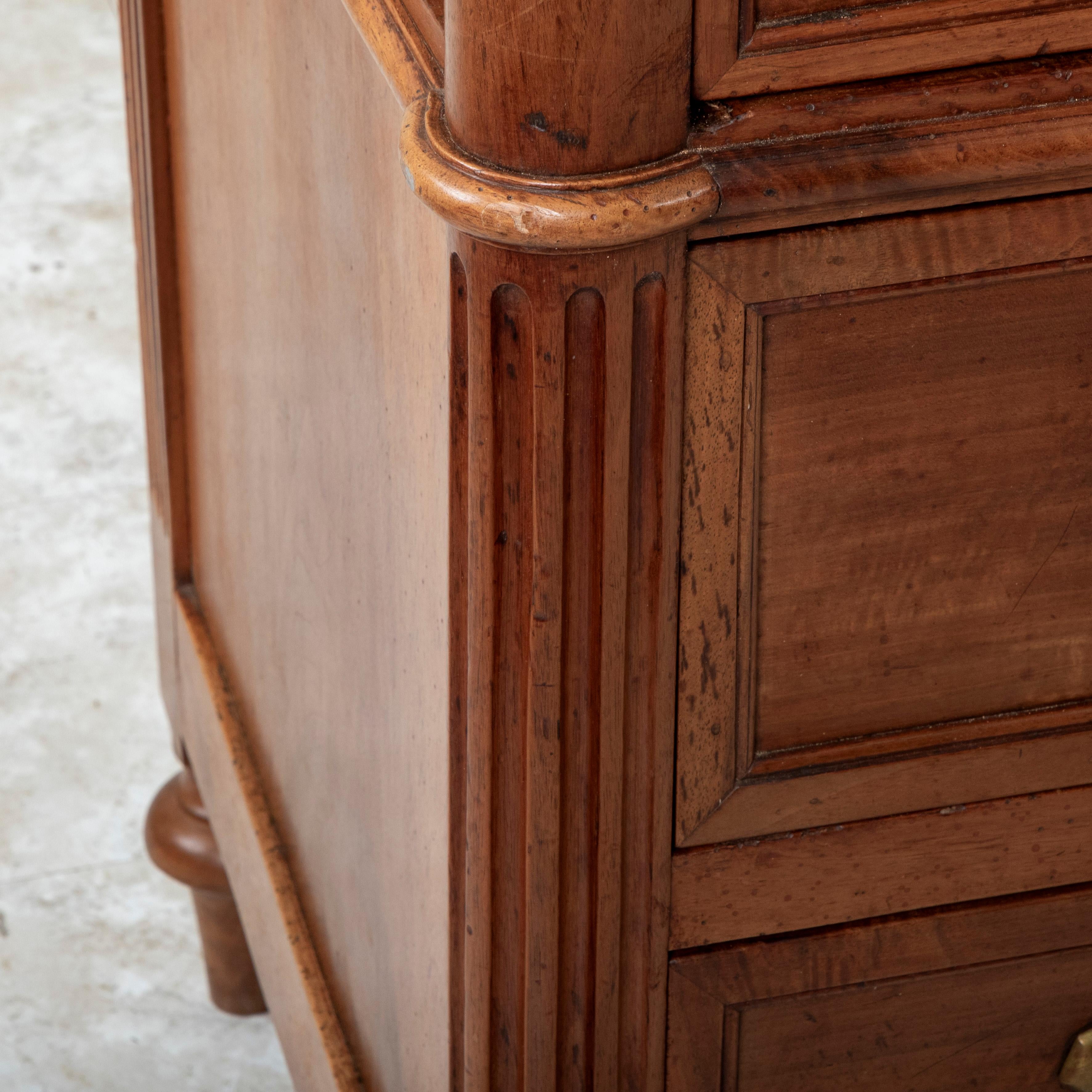 Commode in noce della fine del XVIII secolo, periodo Luigi XVI, cassapanca con piano in marmo in vendita 7