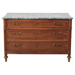 Commode d'époque Louis XVI en noyer avec dessus en marbre, fin du XVIIIe siècle