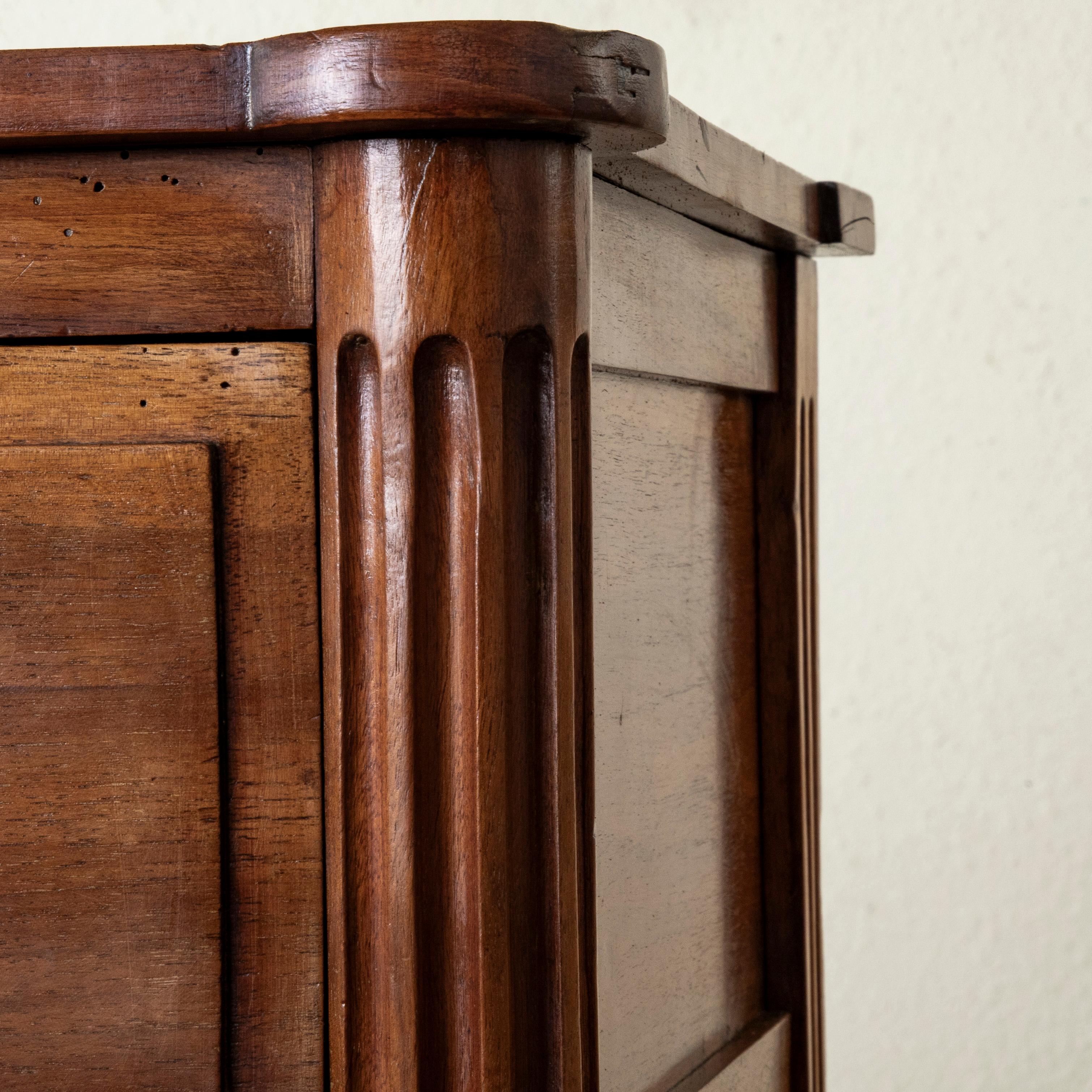 Late 18th Century French Louis XVI Period Walnut Semainier Chest, Bronze Details in vendita 7