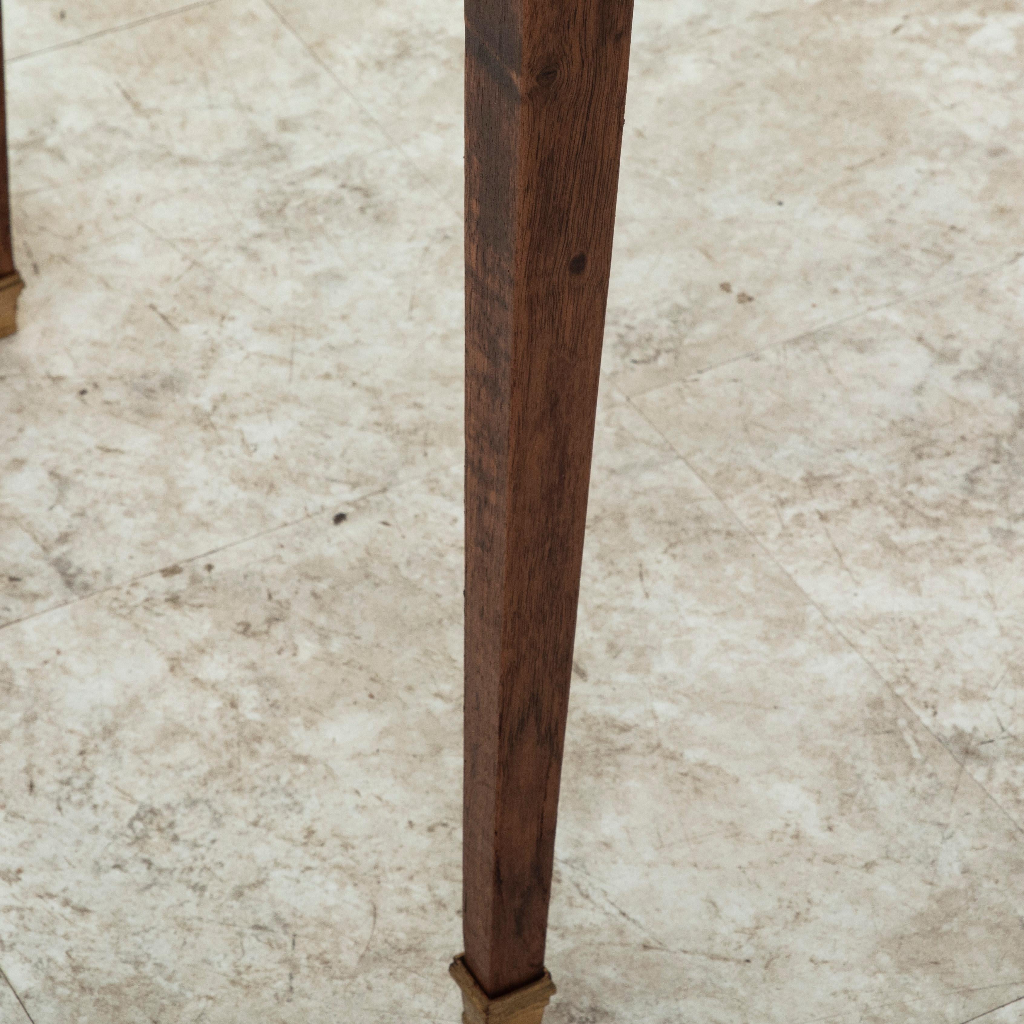 Französischer Louis-XVI-Schreibtisch aus Nussbaum mit Lederplatte, Ende 18. im Angebot 9