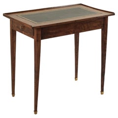 Französischer Louis-XVI-Schreibtisch aus Nussbaum mit Lederplatte, Ende 18.
