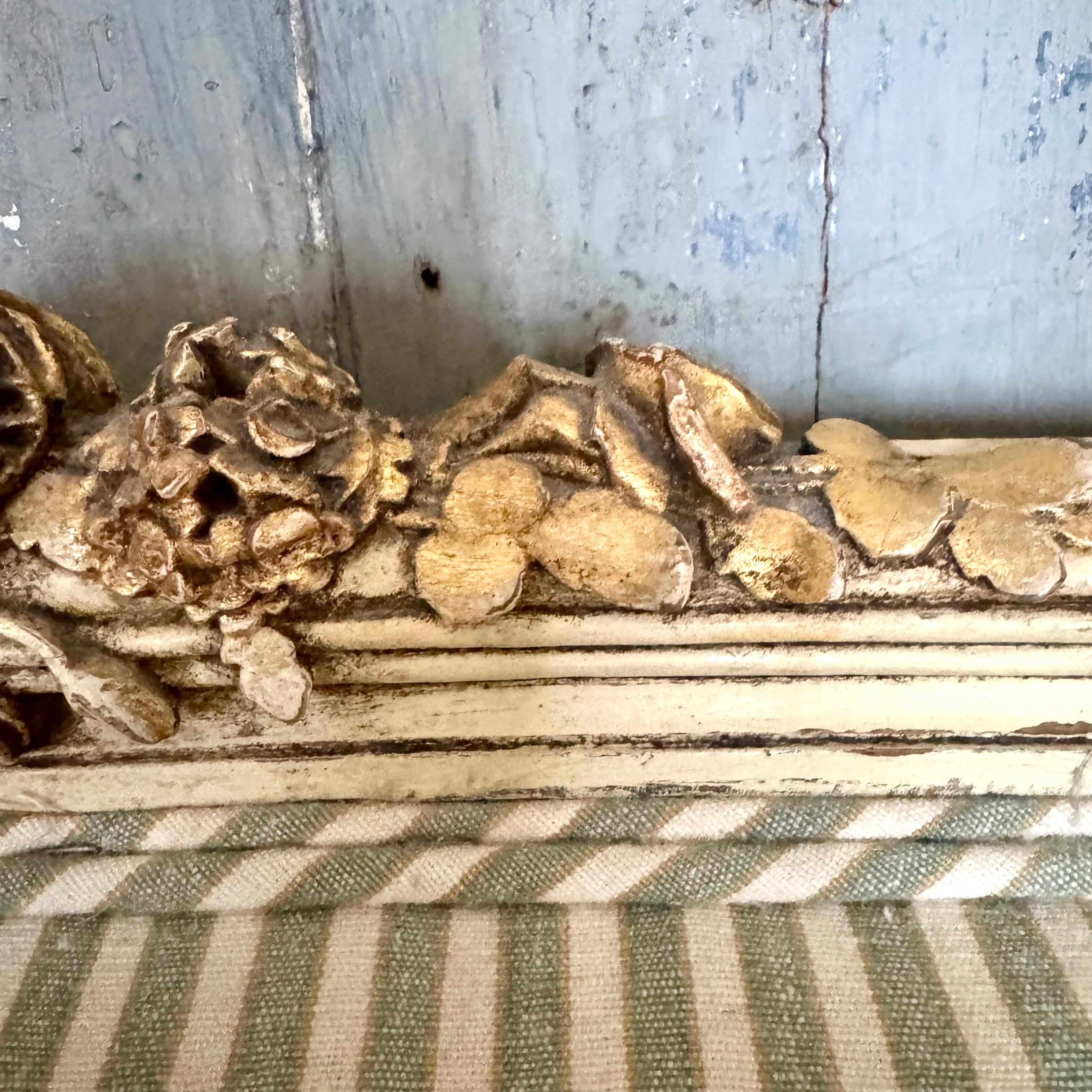 Canapè / Divano imbottito francese Luigi XVI della fine del XVIII secolo 4