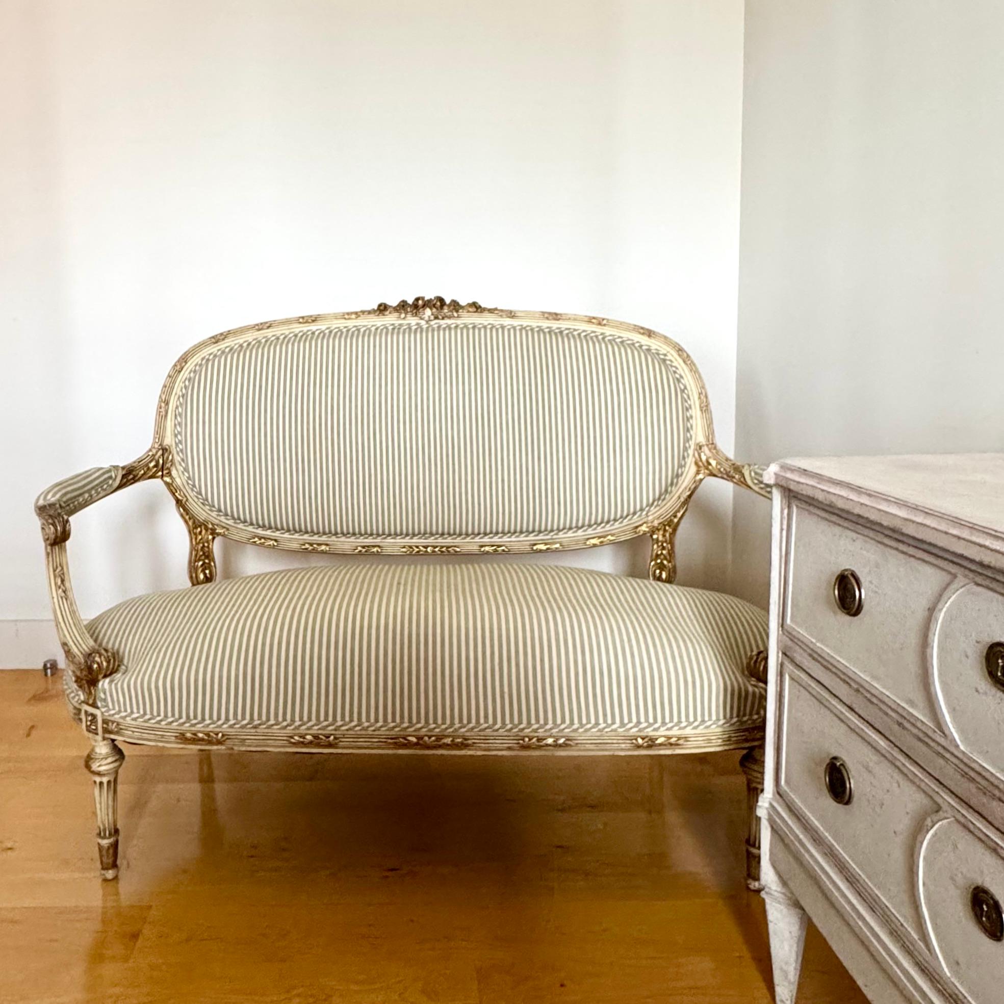 Canapè / Divano imbottito francese Luigi XVI della fine del XVIII secolo 13