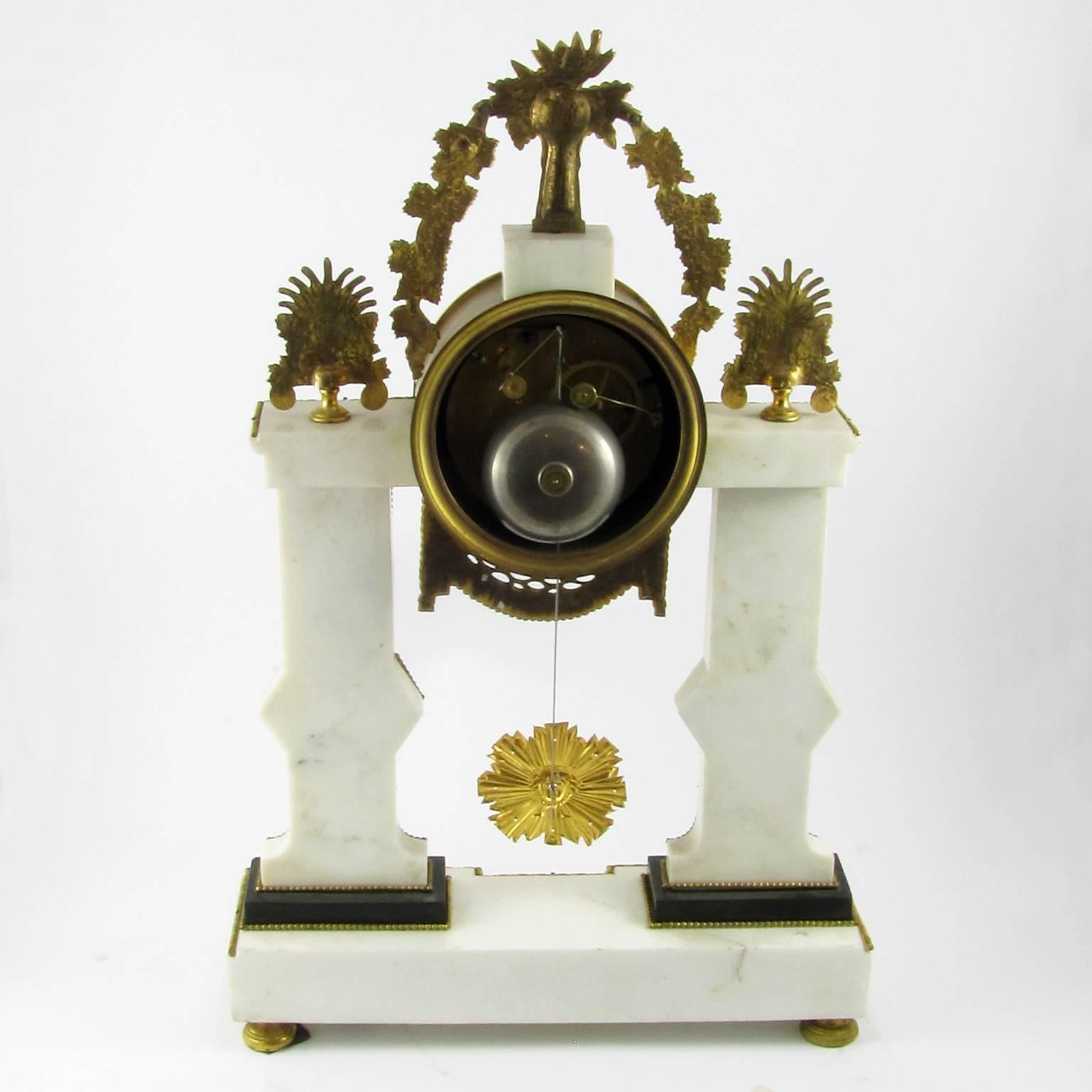 Late 18th Century French Louis XVI White Marble and Ormolu Gilt Mantel Clock For Sale 2