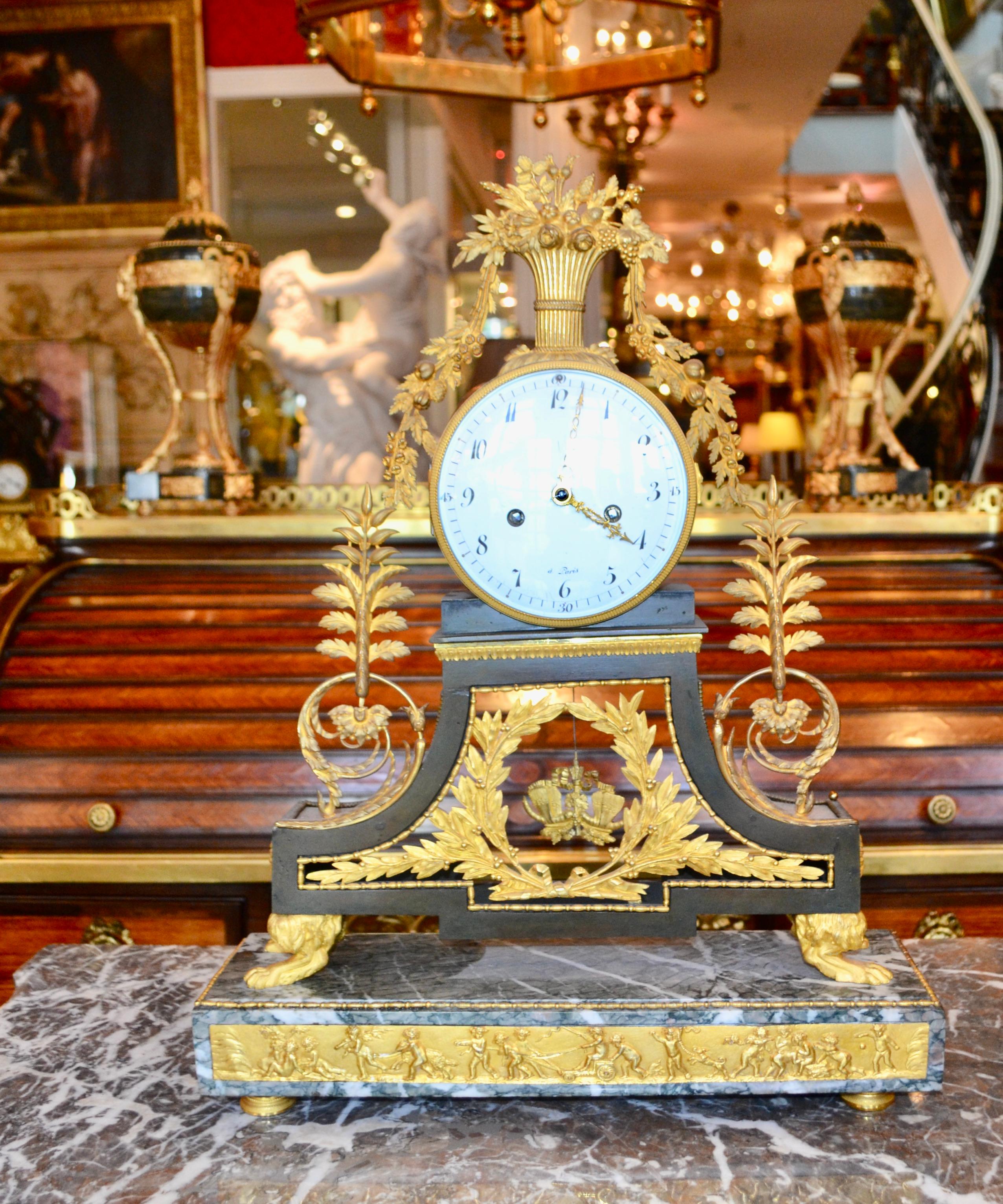Französische Uhr aus Marmor und vergoldeter Bronze aus dem späten 18. im Angebot 6