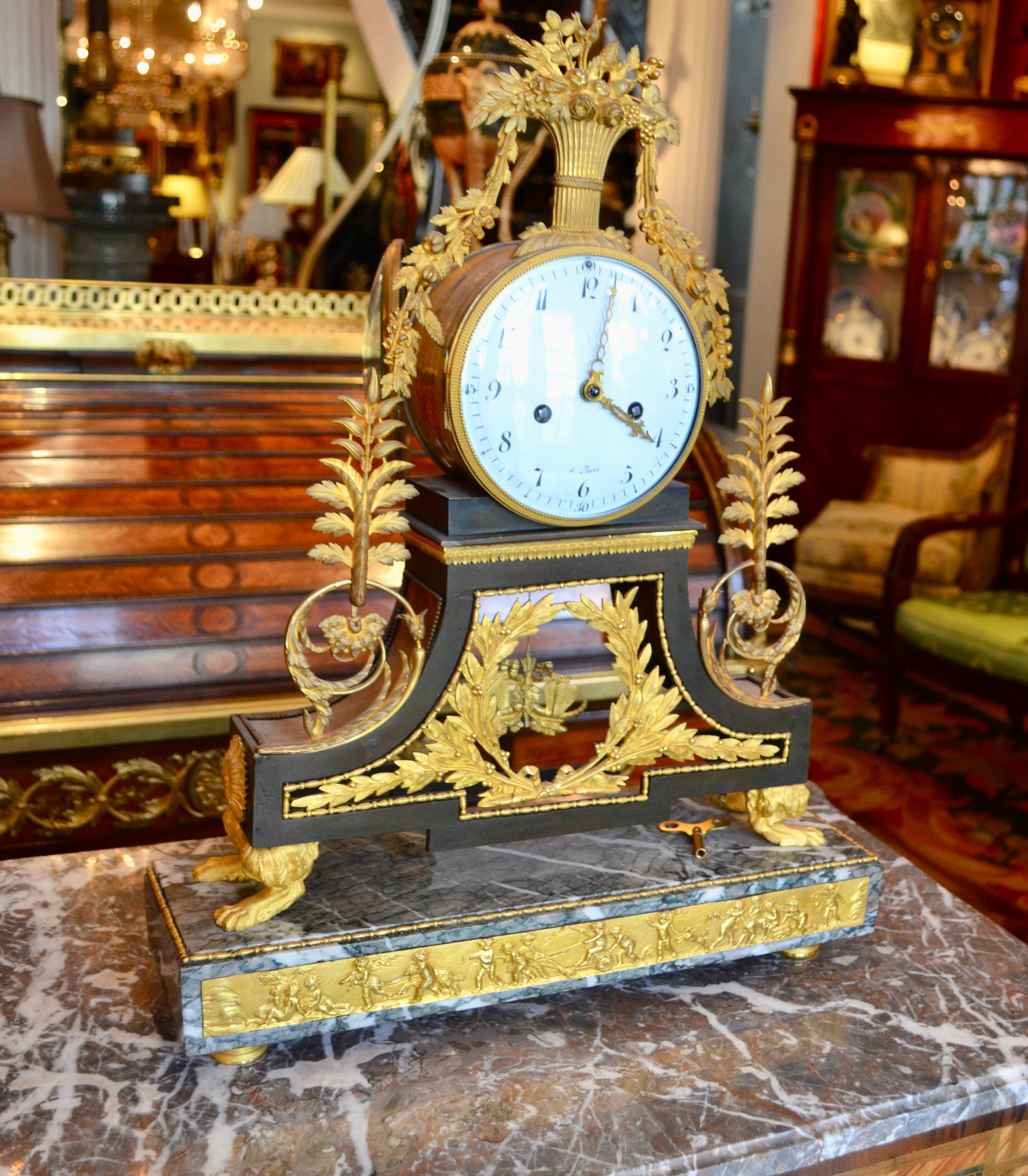Französische Uhr aus Marmor und vergoldeter Bronze aus dem späten 18. im Angebot 7