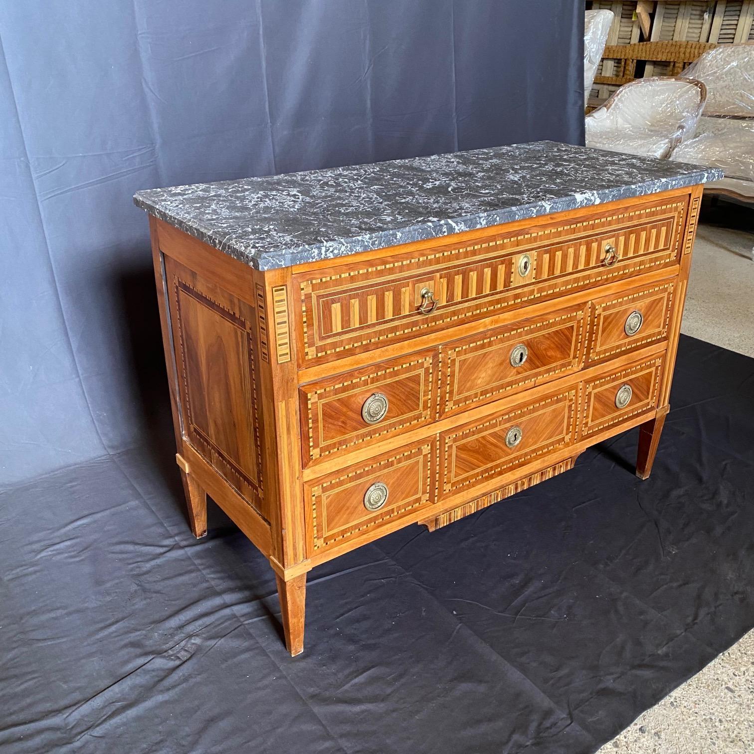 Late 18th Century French Neoclassical Louis XVI Inlaid Walnut Marble Top Commode For Sale 8