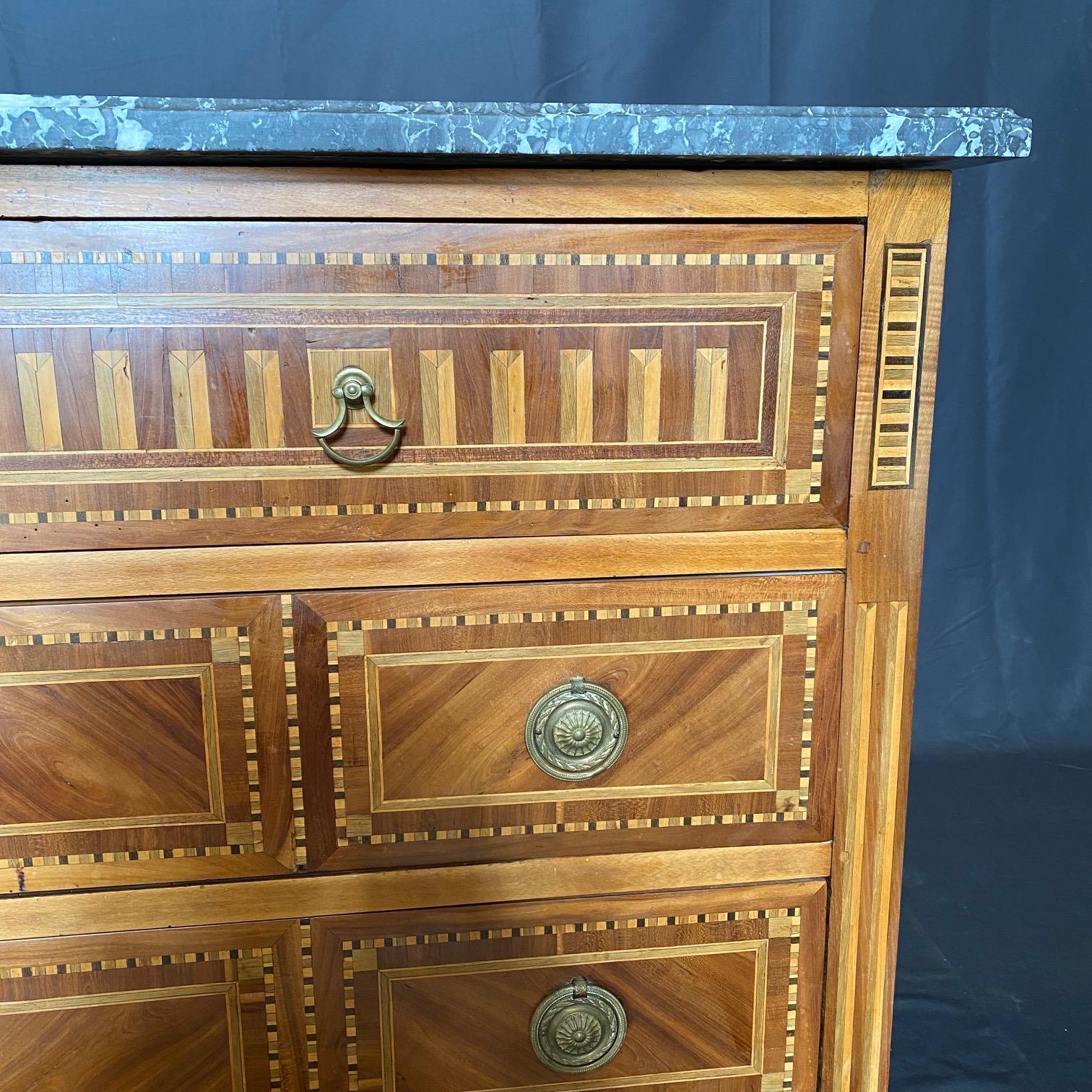 Late 18th Century French Neoclassical Louis XVI Inlaid Walnut Marble Top Commode For Sale 1