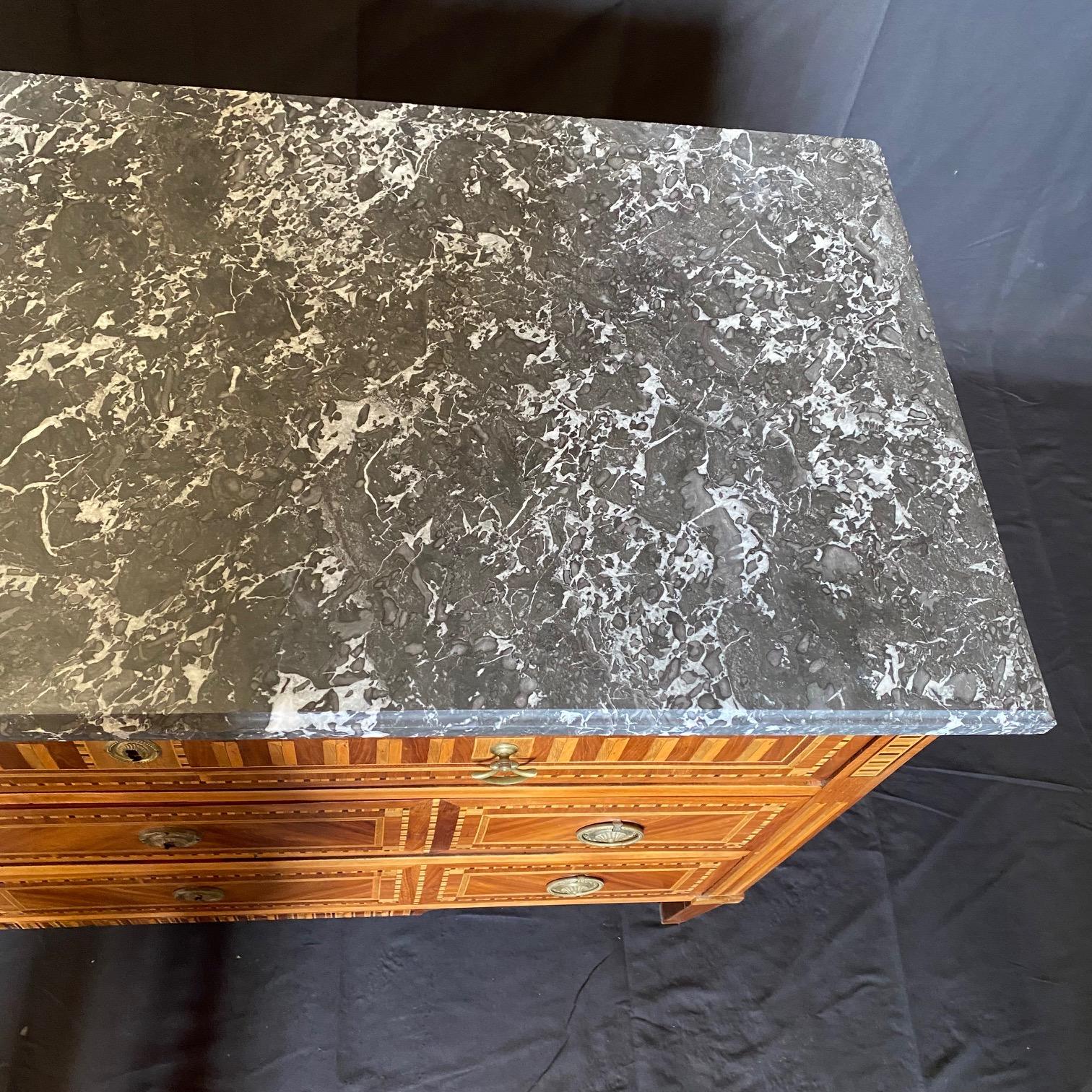 Late 18th Century French Neoclassical Louis XVI Inlaid Walnut Marble Top Commode For Sale 5