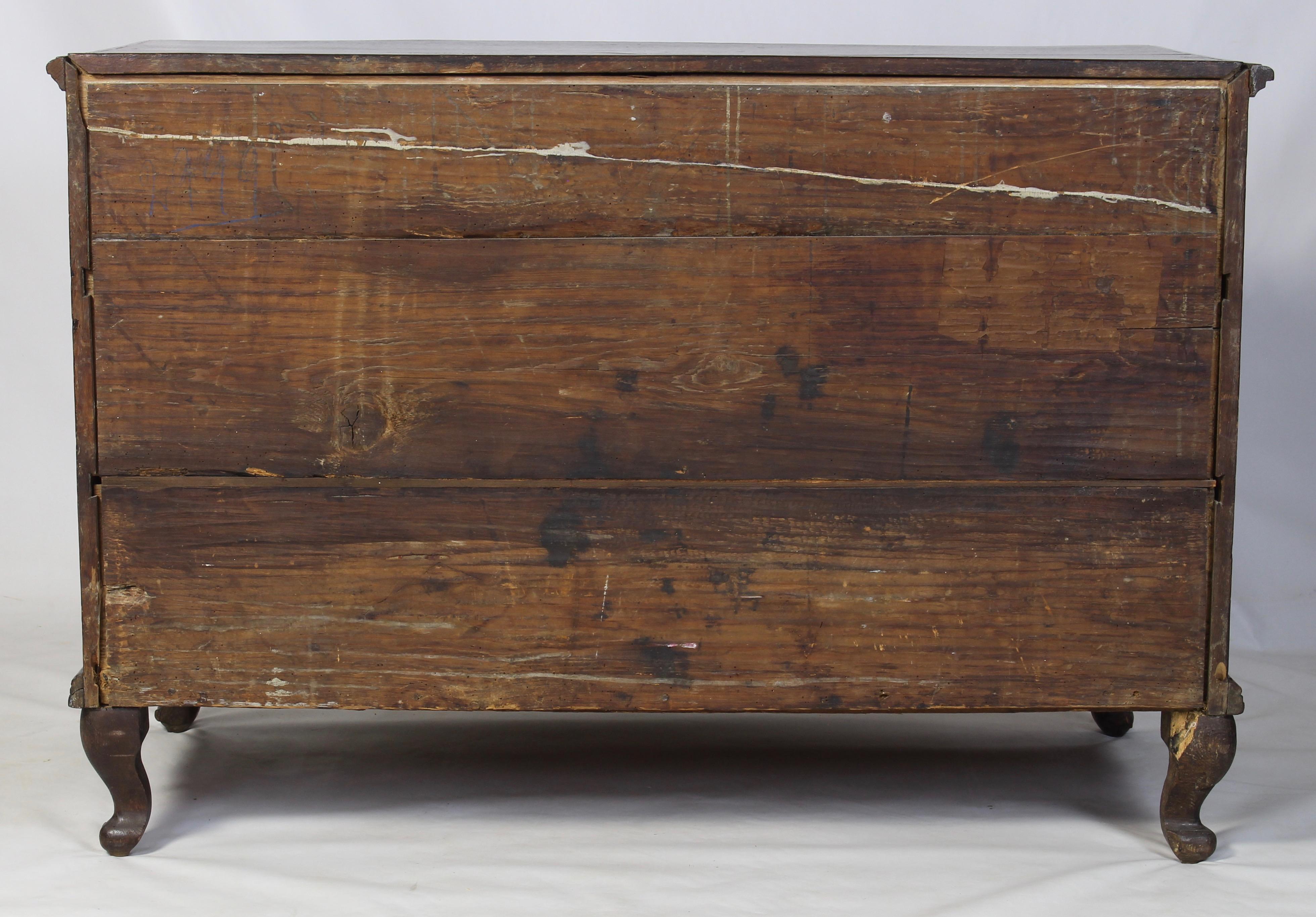 Late 18th Century French Oak Commode In Good Condition In Kilmarnock, VA