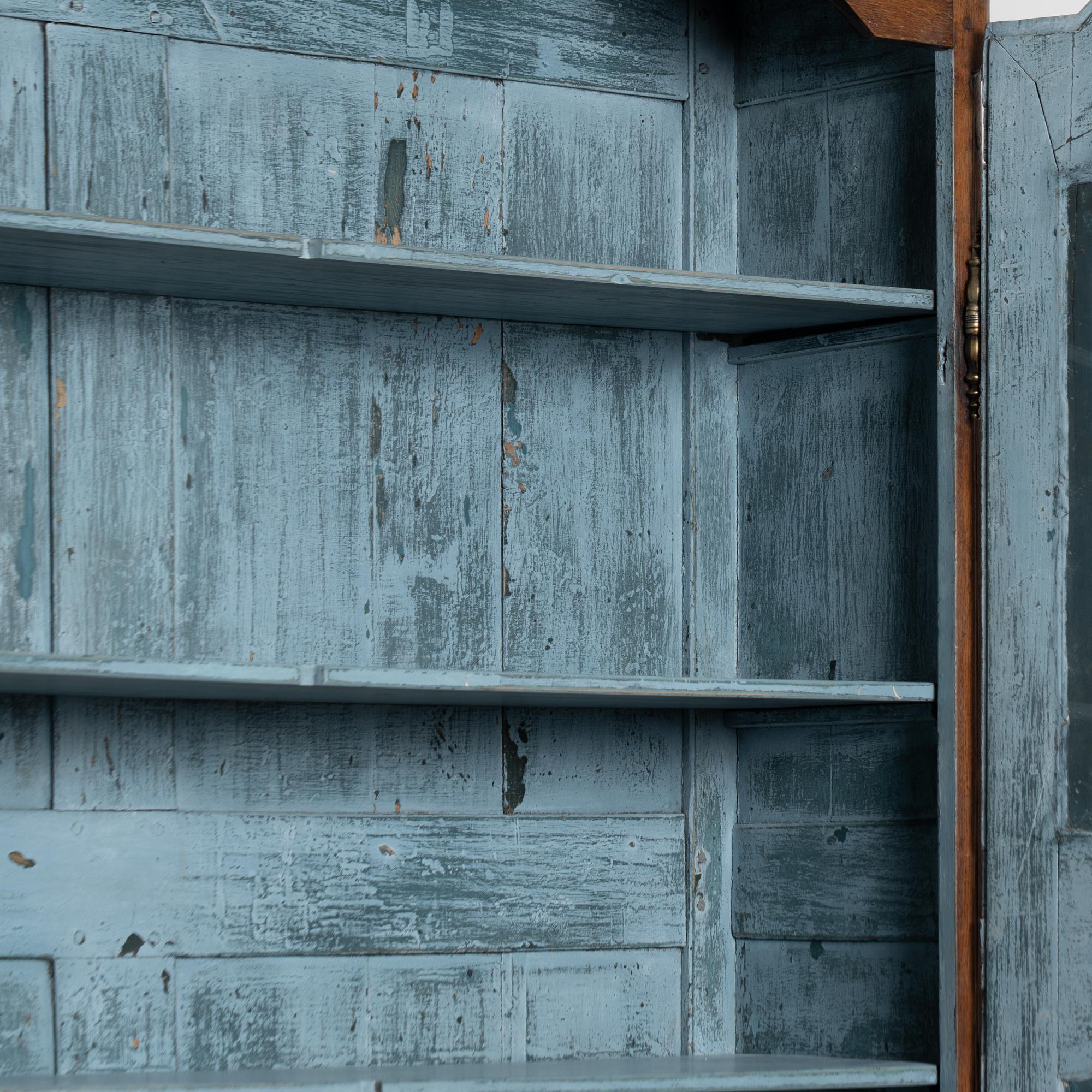 Vitrine à deux corps en chêne français de la fin du XVIIIe siècle en vente 4