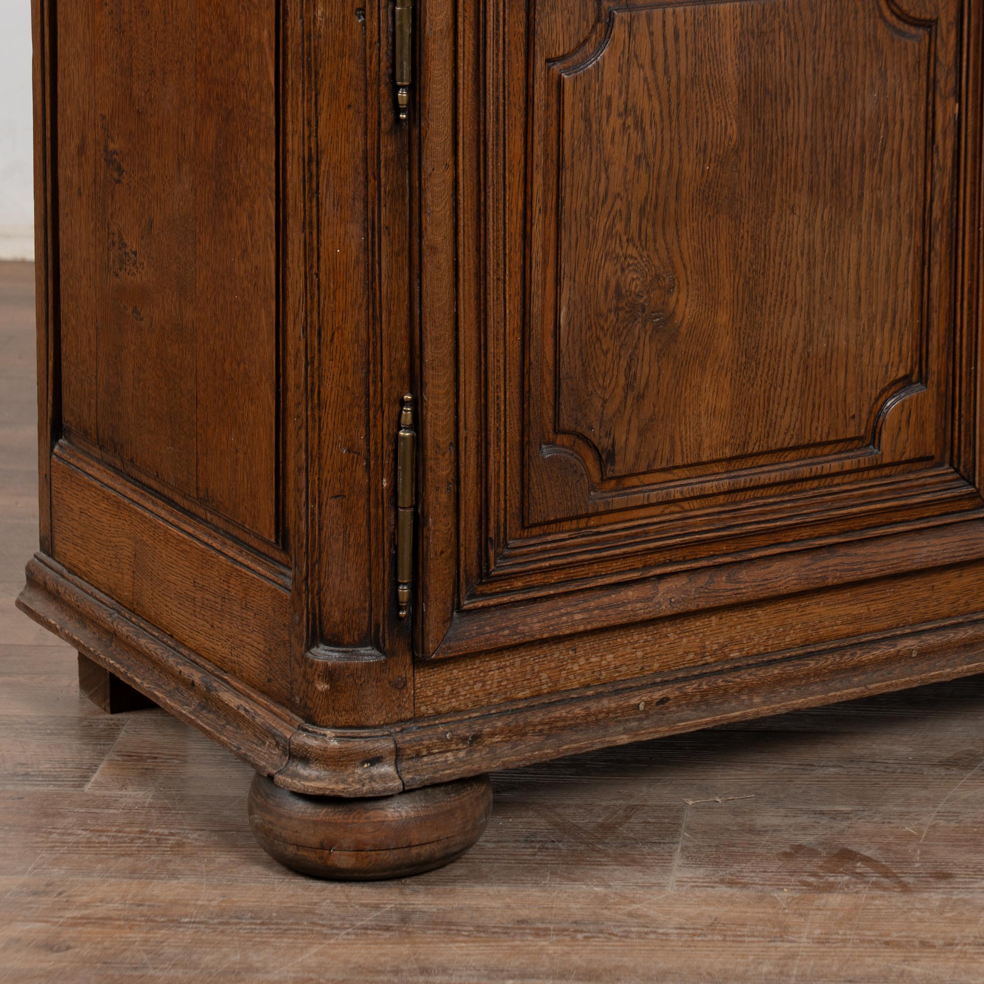 Vitrine à deux corps en chêne français de la fin du XVIIIe siècle en vente 8