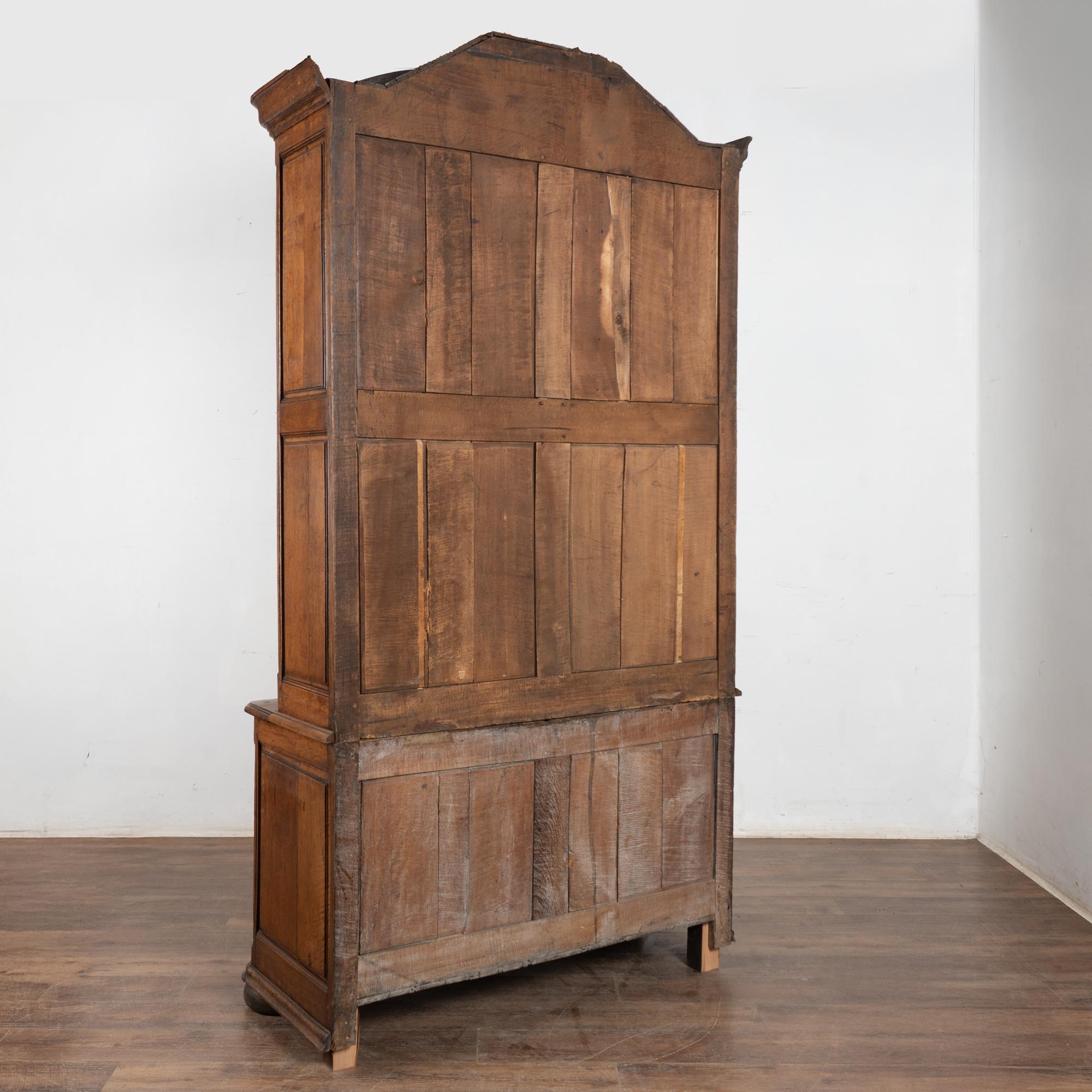 Vitrine à deux corps en chêne français de la fin du XVIIIe siècle en vente 10