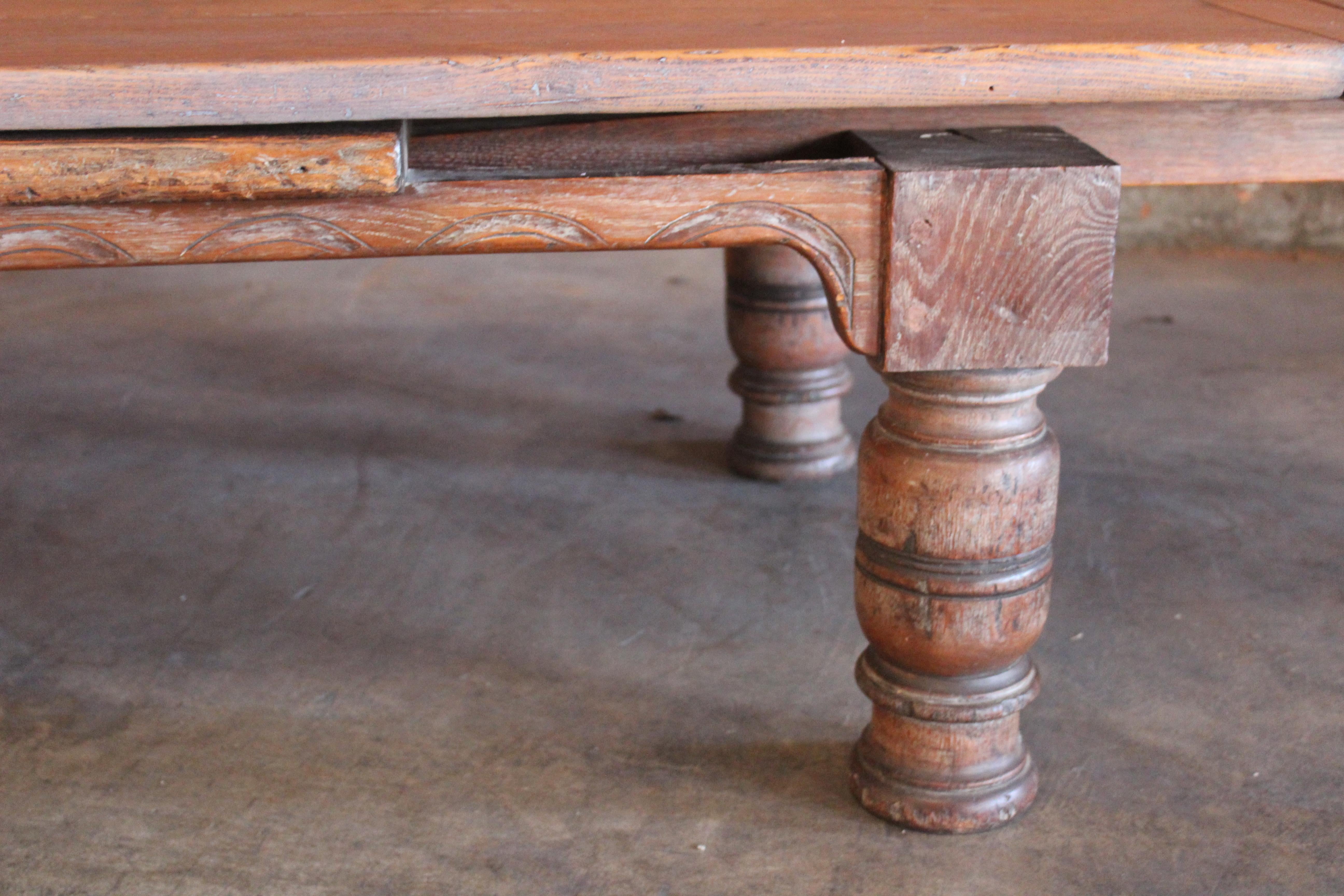 Late 18th Century French Oak Expandable Coffee Table 7