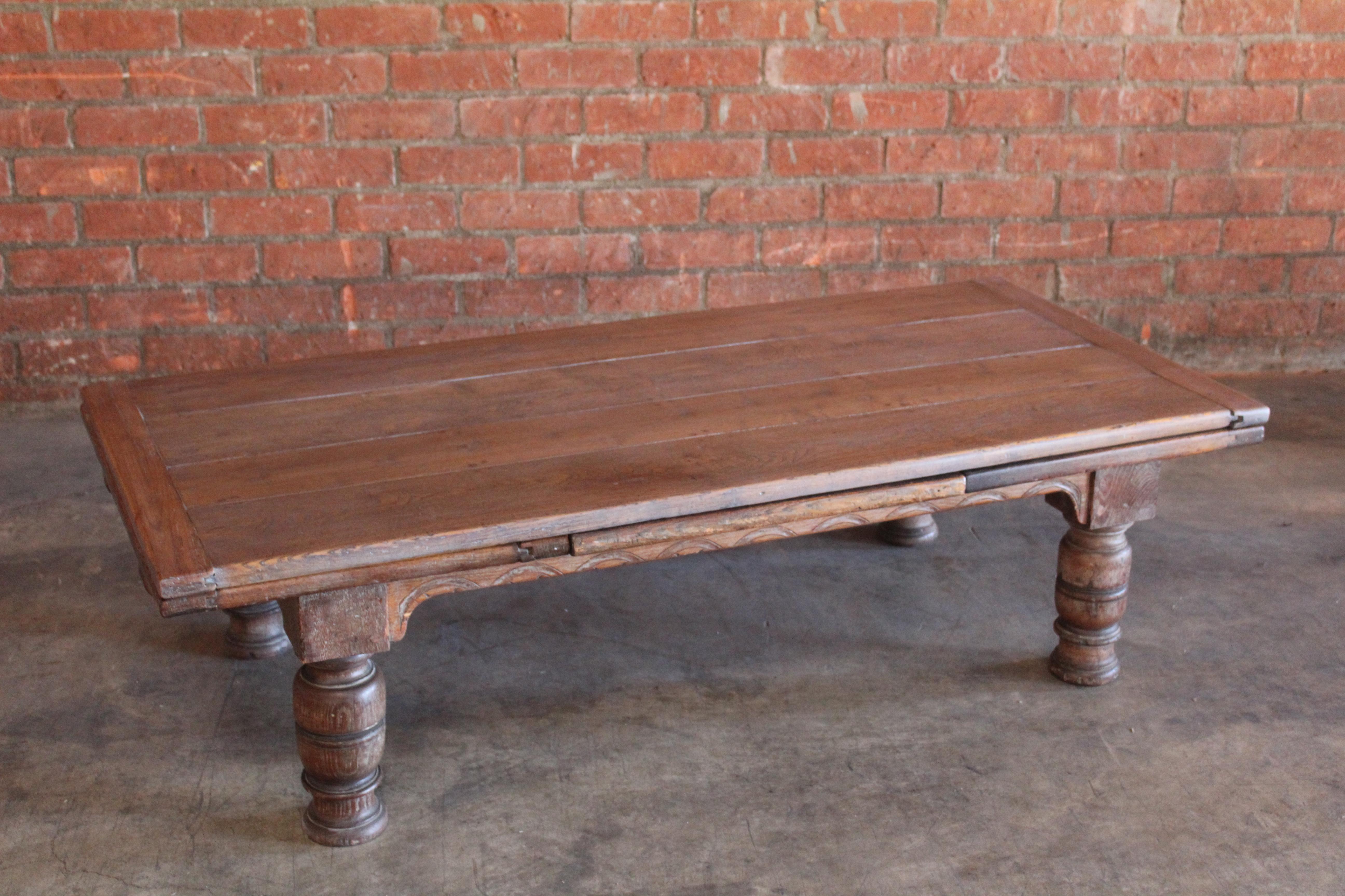 Late 18th Century French Oak Expandable Coffee Table 12