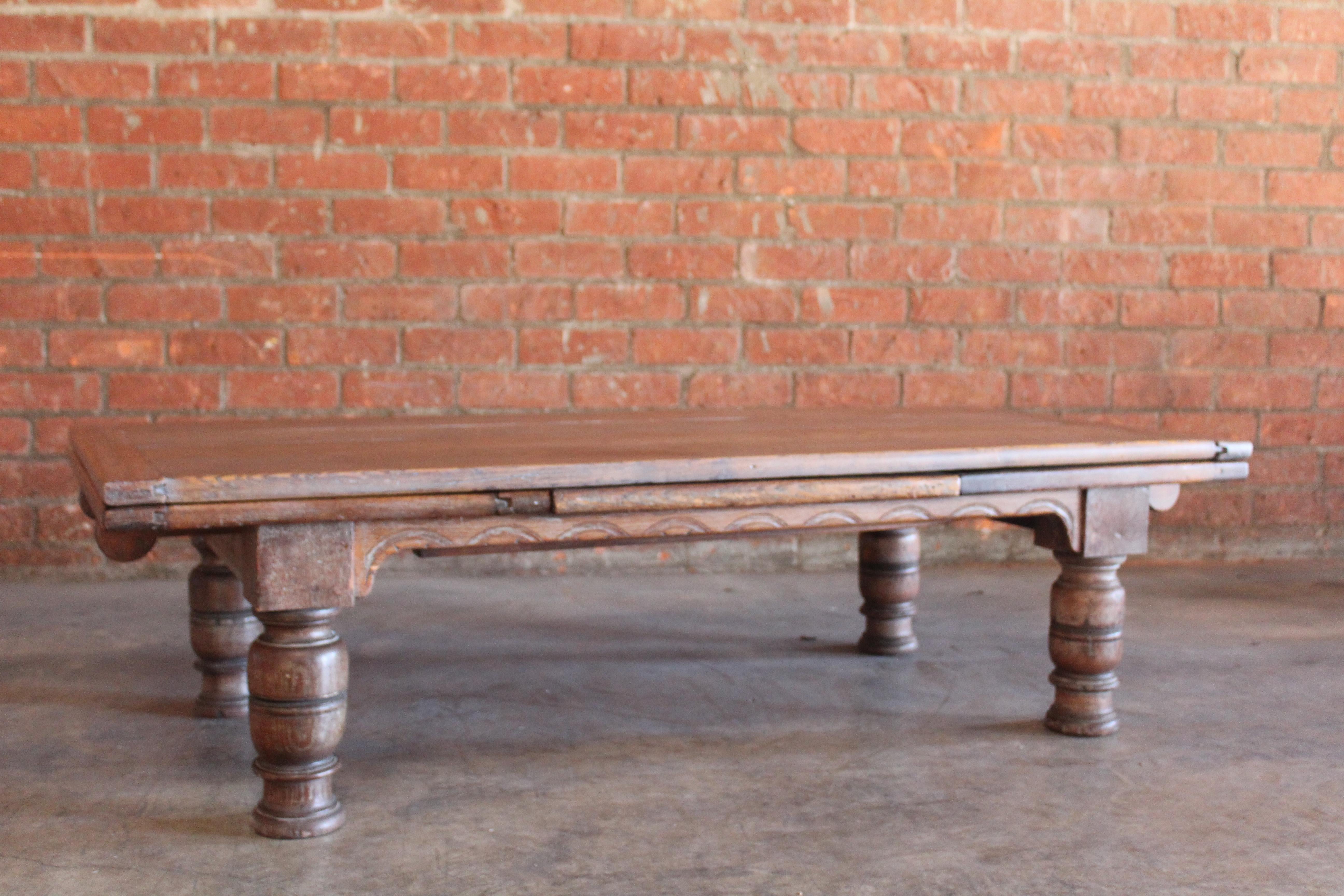 Late 18th Century French Oak Expandable Coffee Table 13